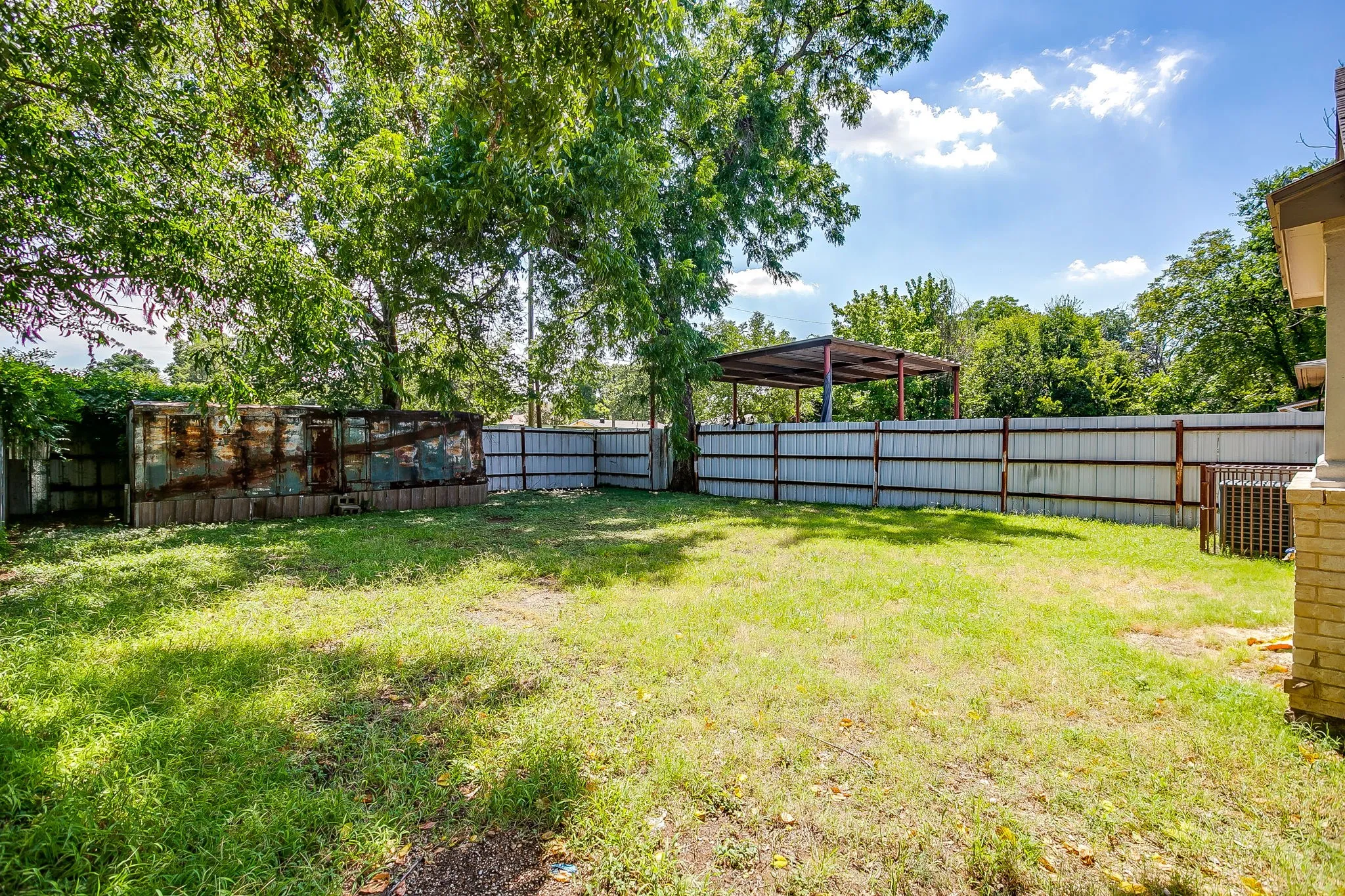 Single Family Residence For Rent in Tarrant County , 3732 E 1st Street, Fort Worth, Texas 76111, 2 Bedroom, 1 Bathroom, Garage spaces, 1,314 Sqft, built in 1928, mls#21406691, Real Estate Agent in Fort Worth, Homes For Rent in Tarrant county, Homes For Rent in Fort Worth, Realtor in Fort Worth Texas, Real Estate Brokerage Independent Realty Texas, Luminita Cordes Realtor