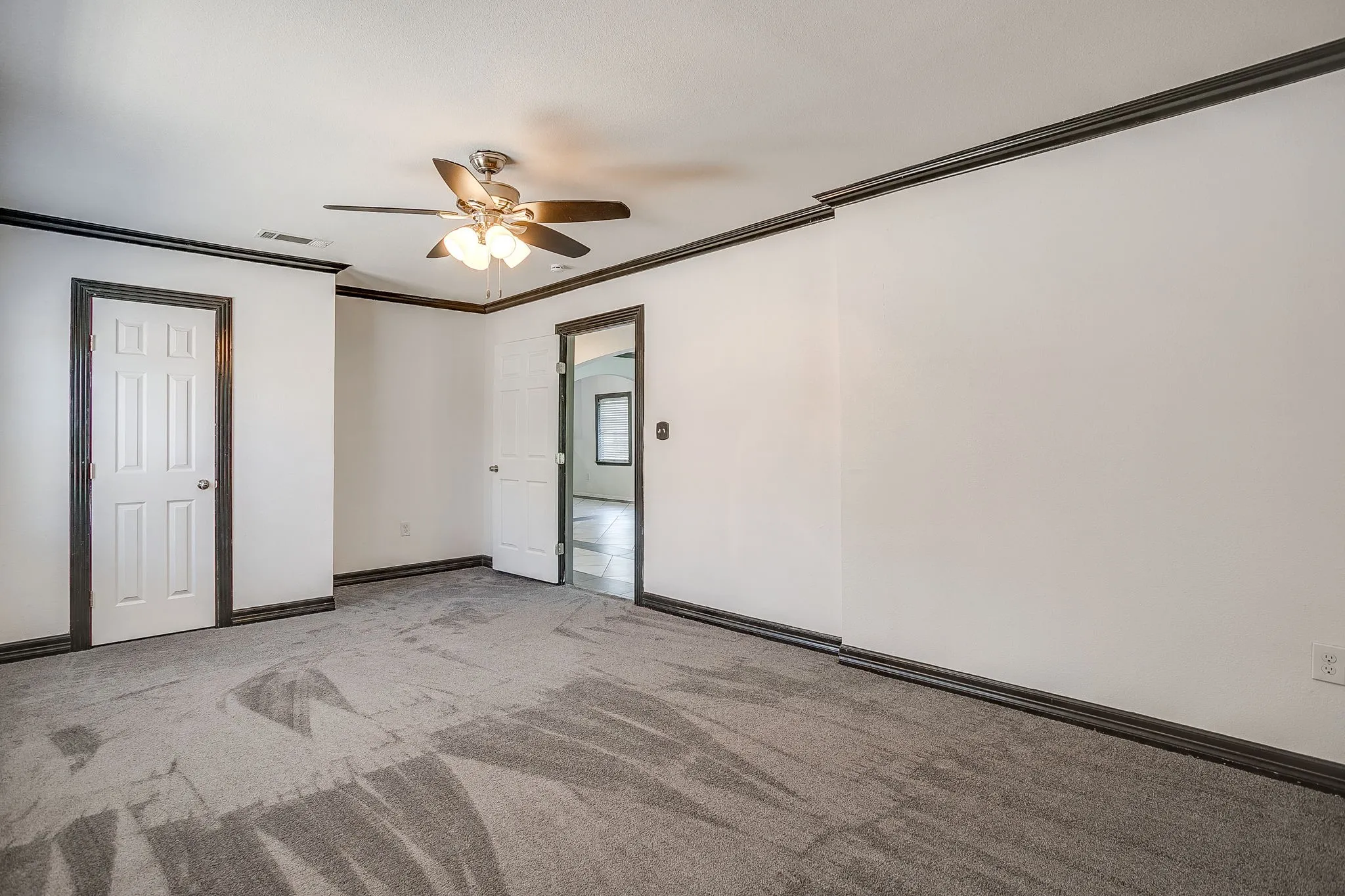 Single Family Residence For Rent in Tarrant County , 3732 E 1st Street, Fort Worth, Texas 76111, 2 Bedroom, 1 Bathroom, Garage spaces, 1,314 Sqft, built in 1928, mls#21406691, Real Estate Agent in Fort Worth, Homes For Rent in Tarrant county, Homes For Rent in Fort Worth, Realtor in Fort Worth Texas, Real Estate Brokerage Independent Realty Texas, Luminita Cordes Realtor