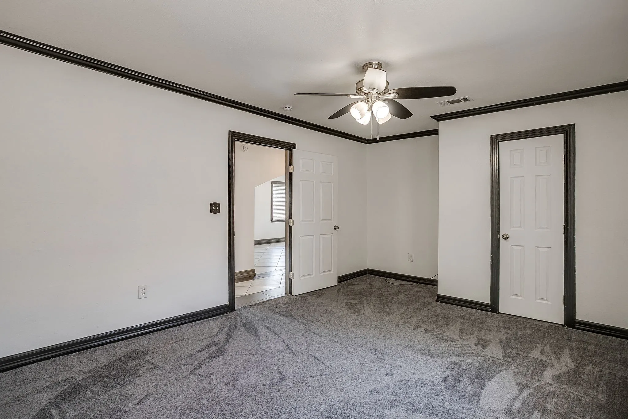 Single Family Residence For Rent in Tarrant County , 3732 E 1st Street, Fort Worth, Texas 76111, 2 Bedroom, 1 Bathroom, Garage spaces, 1,314 Sqft, built in 1928, mls#21406691, Real Estate Agent in Fort Worth, Homes For Rent in Tarrant county, Homes For Rent in Fort Worth, Realtor in Fort Worth Texas, Real Estate Brokerage Independent Realty Texas, Luminita Cordes Realtor