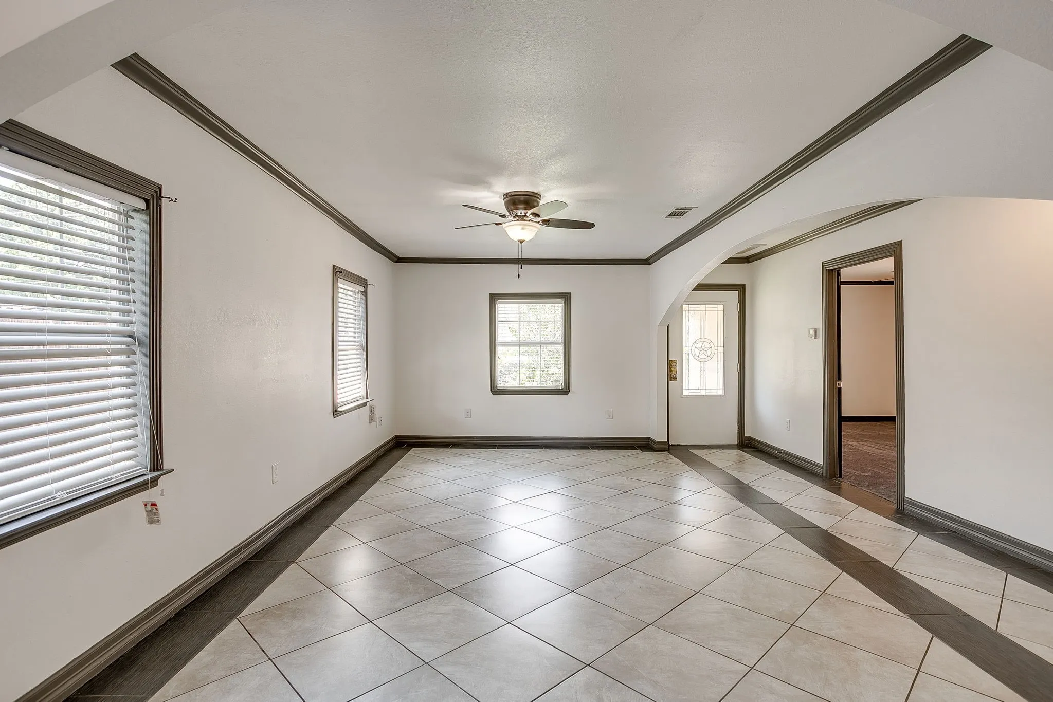Single Family Residence For Rent in Tarrant County , 3732 E 1st Street, Fort Worth, Texas 76111, 2 Bedroom, 1 Bathroom, Garage spaces, 1,314 Sqft, built in 1928, mls#21406691, Real Estate Agent in Fort Worth, Homes For Rent in Tarrant county, Homes For Rent in Fort Worth, Realtor in Fort Worth Texas, Real Estate Brokerage Independent Realty Texas, Luminita Cordes Realtor