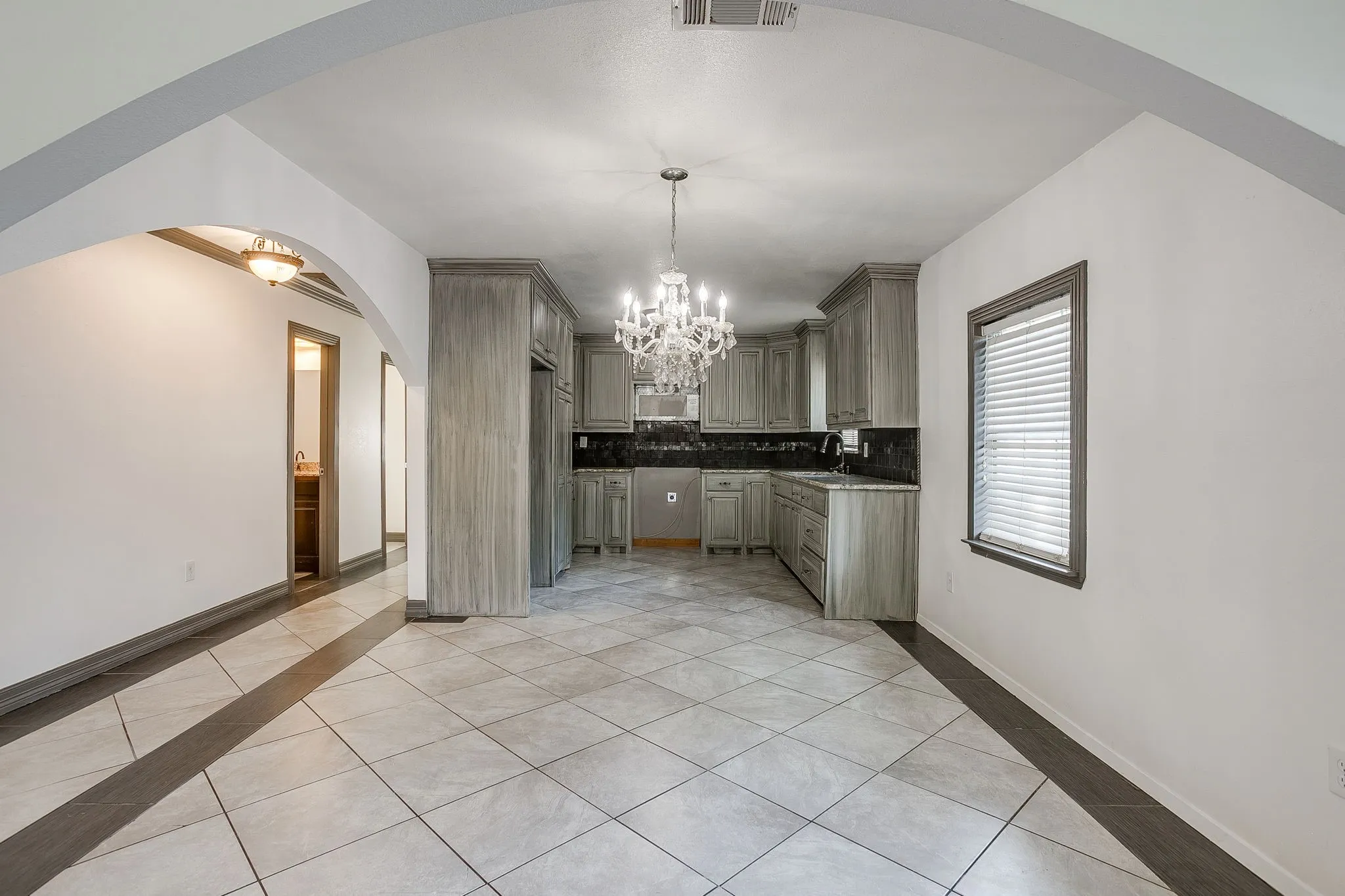 Single Family Residence For Rent in Tarrant County , 3732 E 1st Street, Fort Worth, Texas 76111, 2 Bedroom, 1 Bathroom, Garage spaces, 1,314 Sqft, built in 1928, mls#21406691, Real Estate Agent in Fort Worth, Homes For Rent in Tarrant county, Homes For Rent in Fort Worth, Realtor in Fort Worth Texas, Real Estate Brokerage Independent Realty Texas, Luminita Cordes Realtor