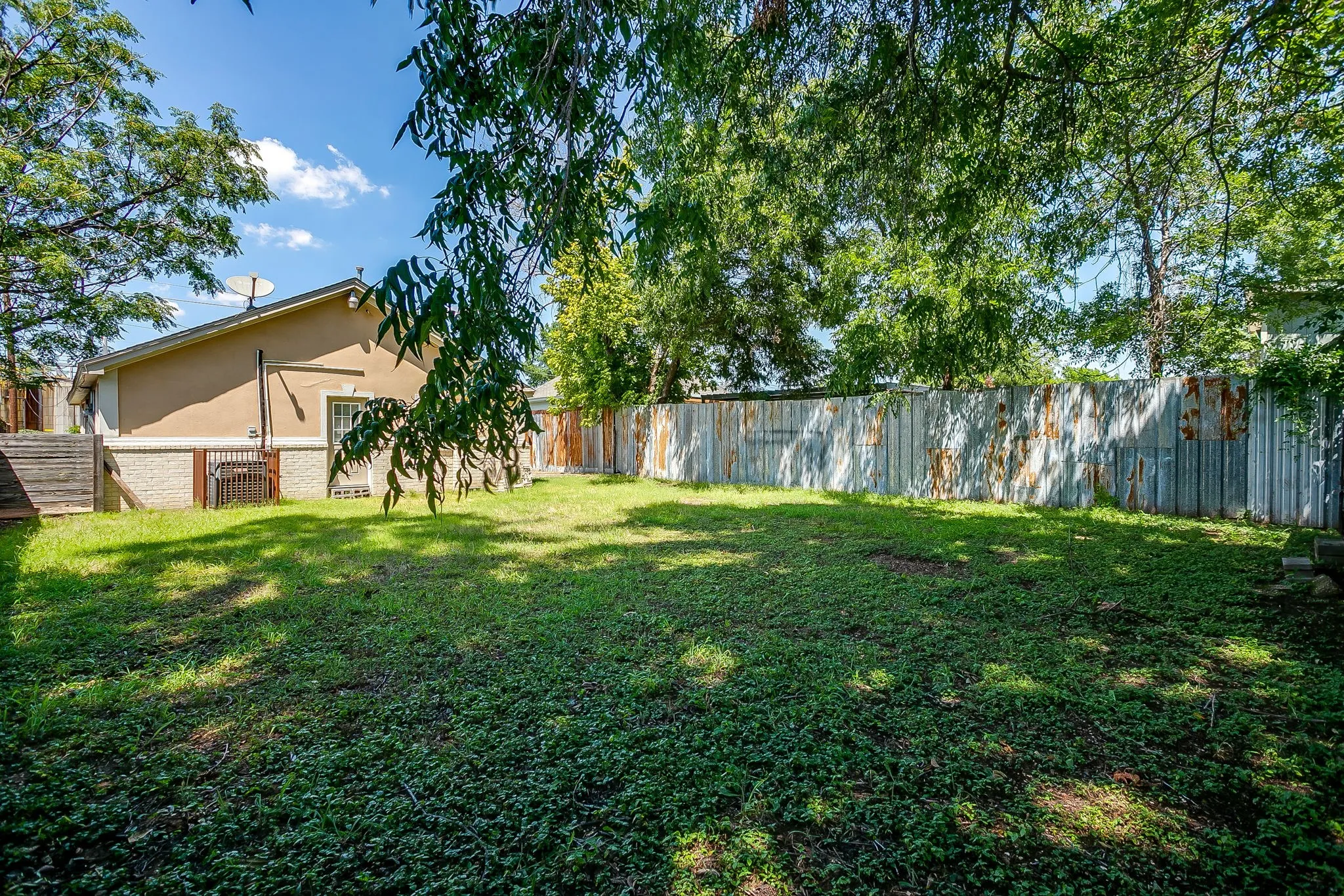 Single Family Residence For Rent in Tarrant County , 3732 E 1st Street, Fort Worth, Texas 76111, 2 Bedroom, 1 Bathroom, Garage spaces, 1,314 Sqft, built in 1928, mls#21406691, Real Estate Agent in Fort Worth, Homes For Rent in Tarrant county, Homes For Rent in Fort Worth, Realtor in Fort Worth Texas, Real Estate Brokerage Independent Realty Texas, Luminita Cordes Realtor