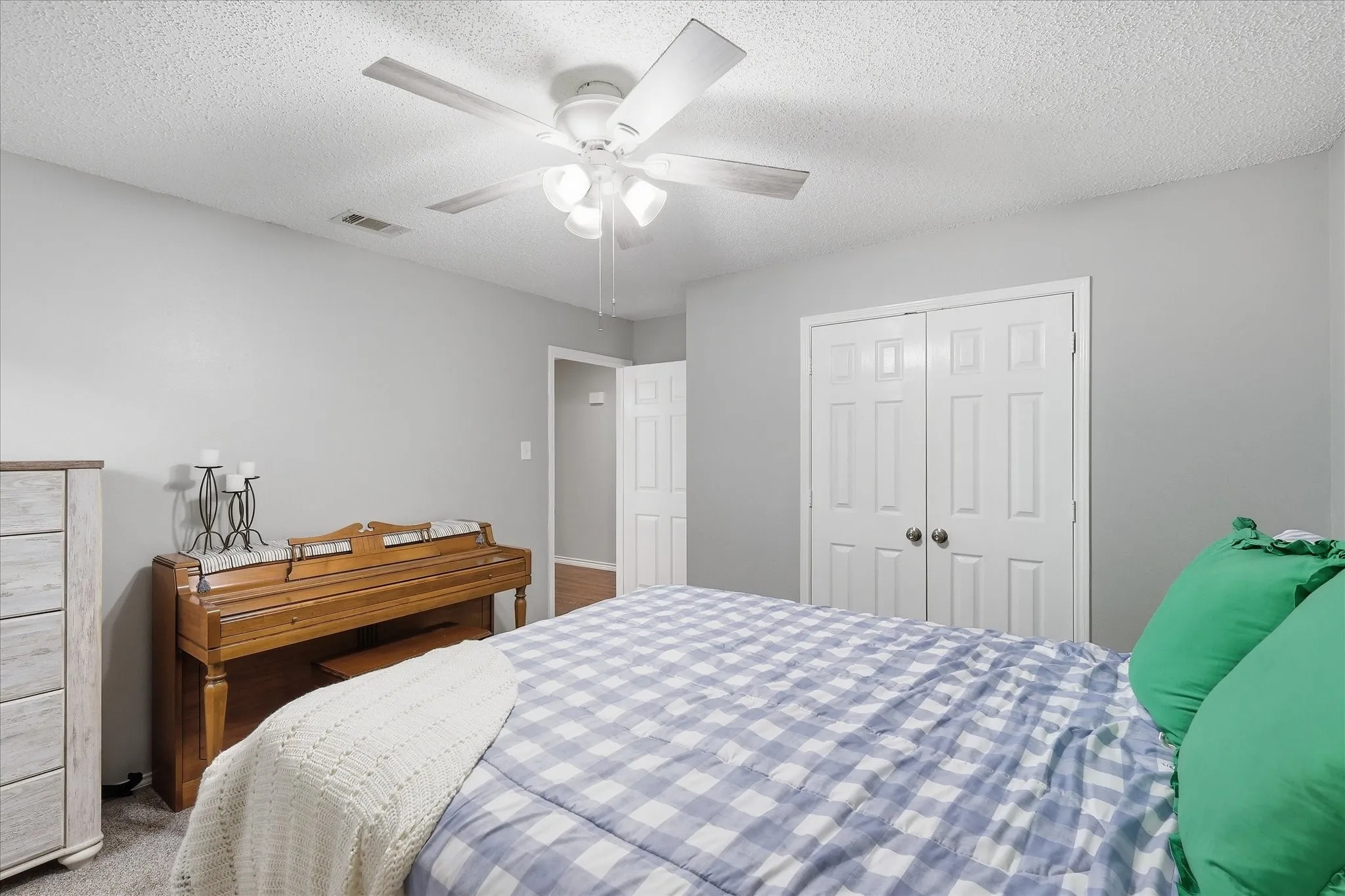 Single Family Residence For Sale in Tarrant County , 6025 Kimberly Court, Haltom City, Texas 76137, 3 Bedroom, 2 Bathroom, 2 Garage spaces, 1,400 Sqft, built in 1989, mls#21400156, Real Estate Agent in Haltom City, Homes For Sale in Tarrant county, Homes For Sale in Haltom City, Realtor in Haltom City Texas, Real Estate Brokerage Independent Realty Texas, Luminita Cordes Realtor