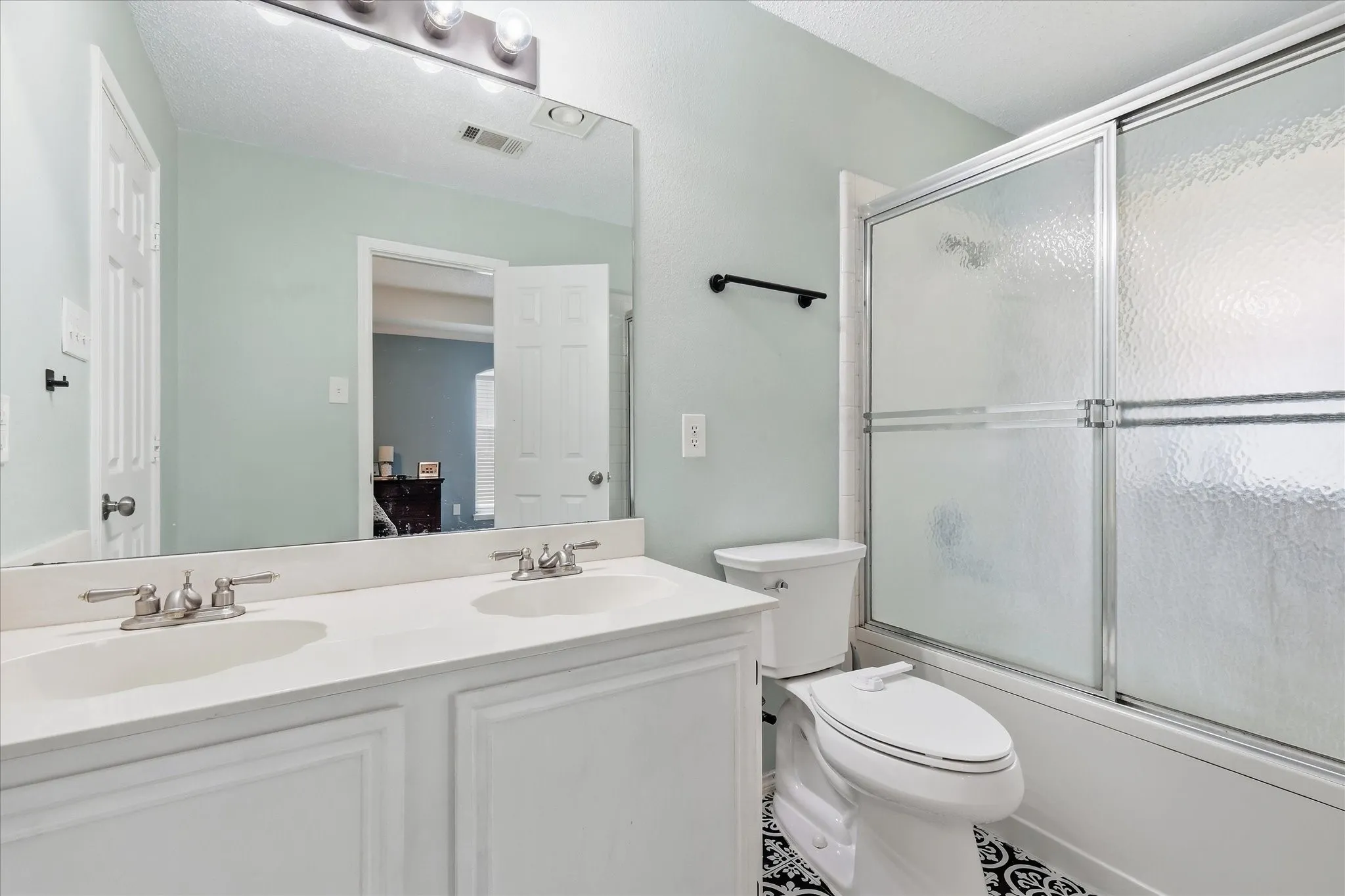 Single Family Residence For Sale in Tarrant County , 6025 Kimberly Court, Haltom City, Texas 76137, 3 Bedroom, 2 Bathroom, 2 Garage spaces, 1,400 Sqft, built in 1989, mls#21400156, Real Estate Agent in Haltom City, Homes For Sale in Tarrant county, Homes For Sale in Haltom City, Realtor in Haltom City Texas, Real Estate Brokerage Independent Realty Texas, Luminita Cordes Realtor