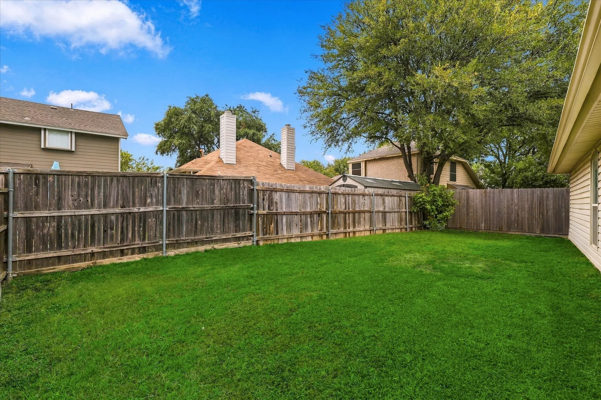 Single Family Residence For Sale in Tarrant County , 6025 Kimberly Court, Haltom City, Texas 76137, 3 Bedroom, 2 Bathroom, 2 Garage spaces, 1,400 Sqft, built in 1989, mls#21400156, Real Estate Agent in Haltom City, Homes For Sale in Tarrant county, Homes For Sale in Haltom City, Realtor in Haltom City Texas, Real Estate Brokerage Independent Realty Texas, Luminita Cordes Realtor