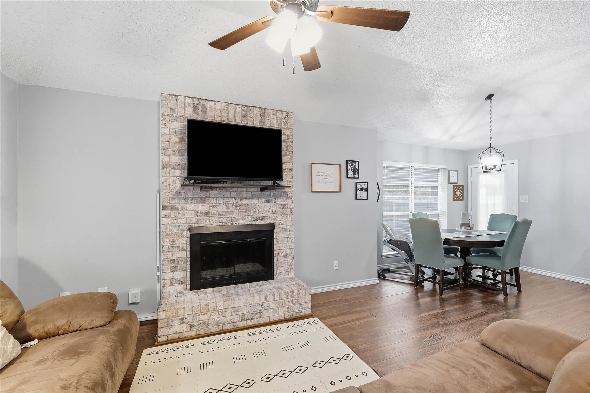 Single Family Residence For Sale in Tarrant County , 6025 Kimberly Court, Haltom City, Texas 76137, 3 Bedroom, 2 Bathroom, 2 Garage spaces, 1,400 Sqft, built in 1989, mls#21400156, Real Estate Agent in Haltom City, Homes For Sale in Tarrant county, Homes For Sale in Haltom City, Realtor in Haltom City Texas, Real Estate Brokerage Independent Realty Texas, Luminita Cordes Realtor