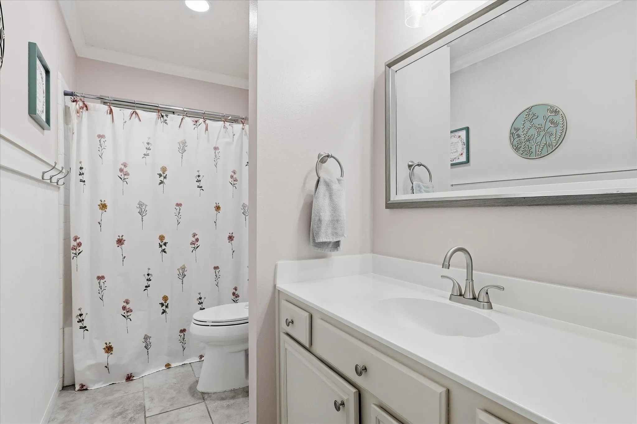 Single Family Residence For Sale in Tarrant County , 6025 Kimberly Court, Haltom City, Texas 76137, 3 Bedroom, 2 Bathroom, 2 Garage spaces, 1,400 Sqft, built in 1989, mls#21400156, Real Estate Agent in Haltom City, Homes For Sale in Tarrant county, Homes For Sale in Haltom City, Realtor in Haltom City Texas, Real Estate Brokerage Independent Realty Texas, Luminita Cordes Realtor