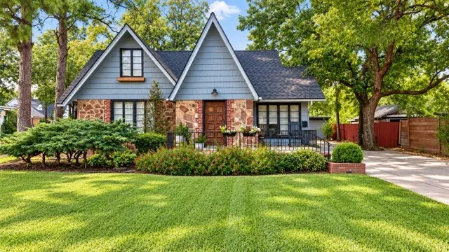 Single Family Residence For Sale in Young County , 408 W Elm Street, Olney, Texas 76374, 5 Bedroom, 3 Bathroom, 2 Garage spaces, 3,099 Sqft, built in 1936, mls#21398171, Real Estate Agent in Olney, Homes For Sale in Young county, Homes For Sale in Olney, Realtor in Olney Texas, Real Estate Brokerage Independent Realty Texas, Luminita Cordes Realtor