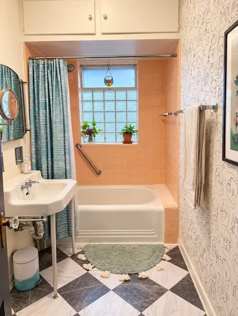 Single Family Residence For Sale in Young County , 408 W Elm Street, Olney, Texas 76374, 5 Bedroom, 3 Bathroom, 2 Garage spaces, 3,099 Sqft, built in 1936, mls#21398171, Real Estate Agent in Olney, Homes For Sale in Young county, Homes For Sale in Olney, Realtor in Olney Texas, Real Estate Brokerage Independent Realty Texas, Luminita Cordes Realtor