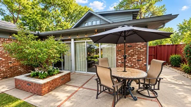 Single Family Residence For Sale in Young County , 408 W Elm Street, Olney, Texas 76374, 5 Bedroom, 3 Bathroom, 2 Garage spaces, 3,099 Sqft, built in 1936, mls#21398171, Real Estate Agent in Olney, Homes For Sale in Young county, Homes For Sale in Olney, Realtor in Olney Texas, Real Estate Brokerage Independent Realty Texas, Luminita Cordes Realtor