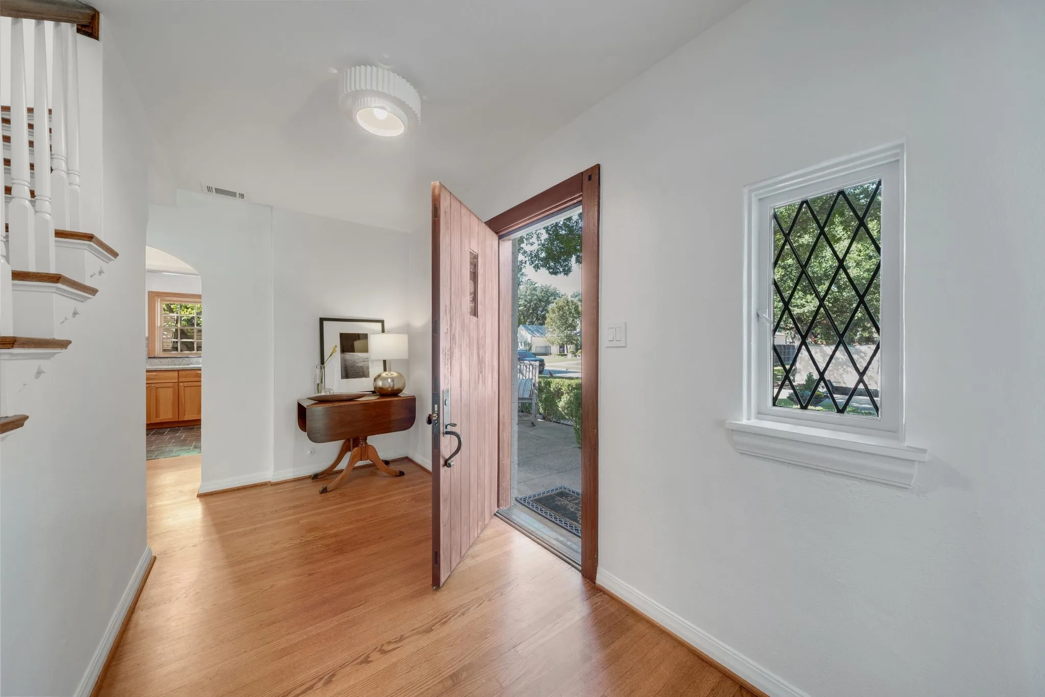 Single Family Residence For Sale in Dallas County , 6826 Lakeshore Drive, Dallas, Texas 75214, 4 Bedroom, 5 Bathroom, 2 Garage spaces, 3,907 Sqft, built in 1938, mls#21406520, Real Estate Agent in Dallas, Homes For Sale in Dallas county, Homes For Sale in Dallas, Realtor in Dallas Texas, Real Estate Brokerage Independent Realty Texas, Luminita Cordes Realtor