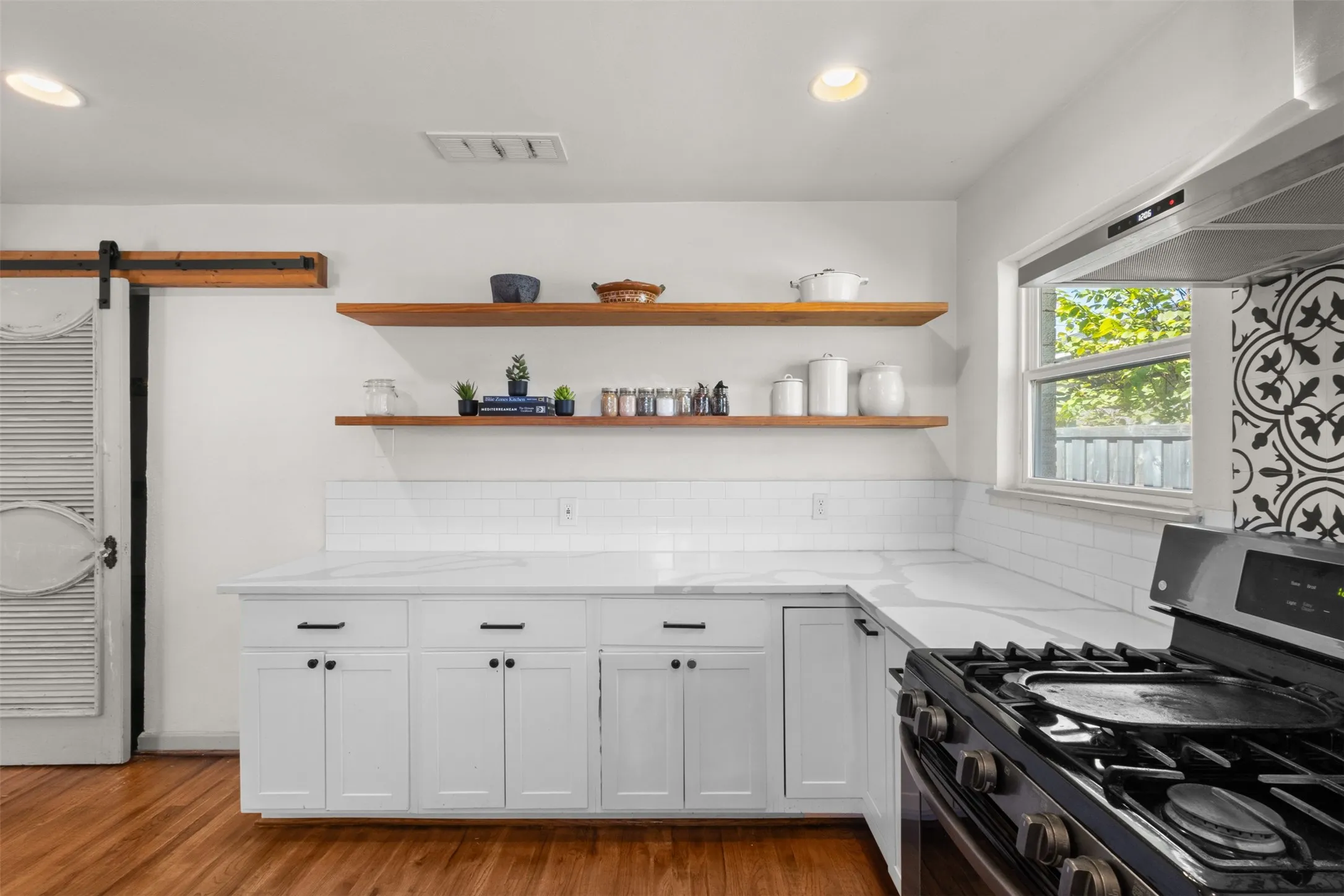 Single Family Residence For Sale in Dallas County , 2006 Boyd Street, Dallas, Texas 75224, 3 Bedroom, 1 Bathroom, Garage spaces, 1,401 Sqft, built in 1952, mls#21406436, Real Estate Agent in Dallas, Homes For Sale in Dallas county, Homes For Sale in Dallas, Realtor in Dallas Texas, Real Estate Brokerage Independent Realty Texas, Luminita Cordes Realtor