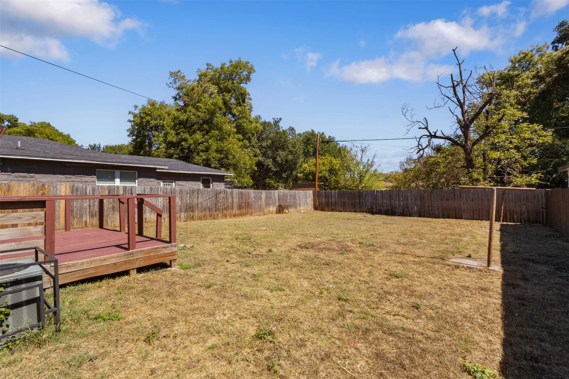 Single Family Residence For Sale in Dallas County , 2006 Boyd Street, Dallas, Texas 75224, 3 Bedroom, 1 Bathroom, Garage spaces, 1,401 Sqft, built in 1952, mls#21406436, Real Estate Agent in Dallas, Homes For Sale in Dallas county, Homes For Sale in Dallas, Realtor in Dallas Texas, Real Estate Brokerage Independent Realty Texas, Luminita Cordes Realtor