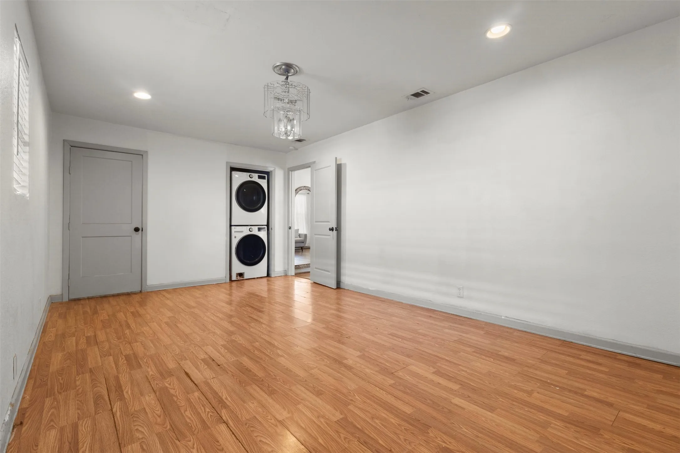 Single Family Residence For Sale in Dallas County , 2006 Boyd Street, Dallas, Texas 75224, 3 Bedroom, 1 Bathroom, Garage spaces, 1,401 Sqft, built in 1952, mls#21406436, Real Estate Agent in Dallas, Homes For Sale in Dallas county, Homes For Sale in Dallas, Realtor in Dallas Texas, Real Estate Brokerage Independent Realty Texas, Luminita Cordes Realtor