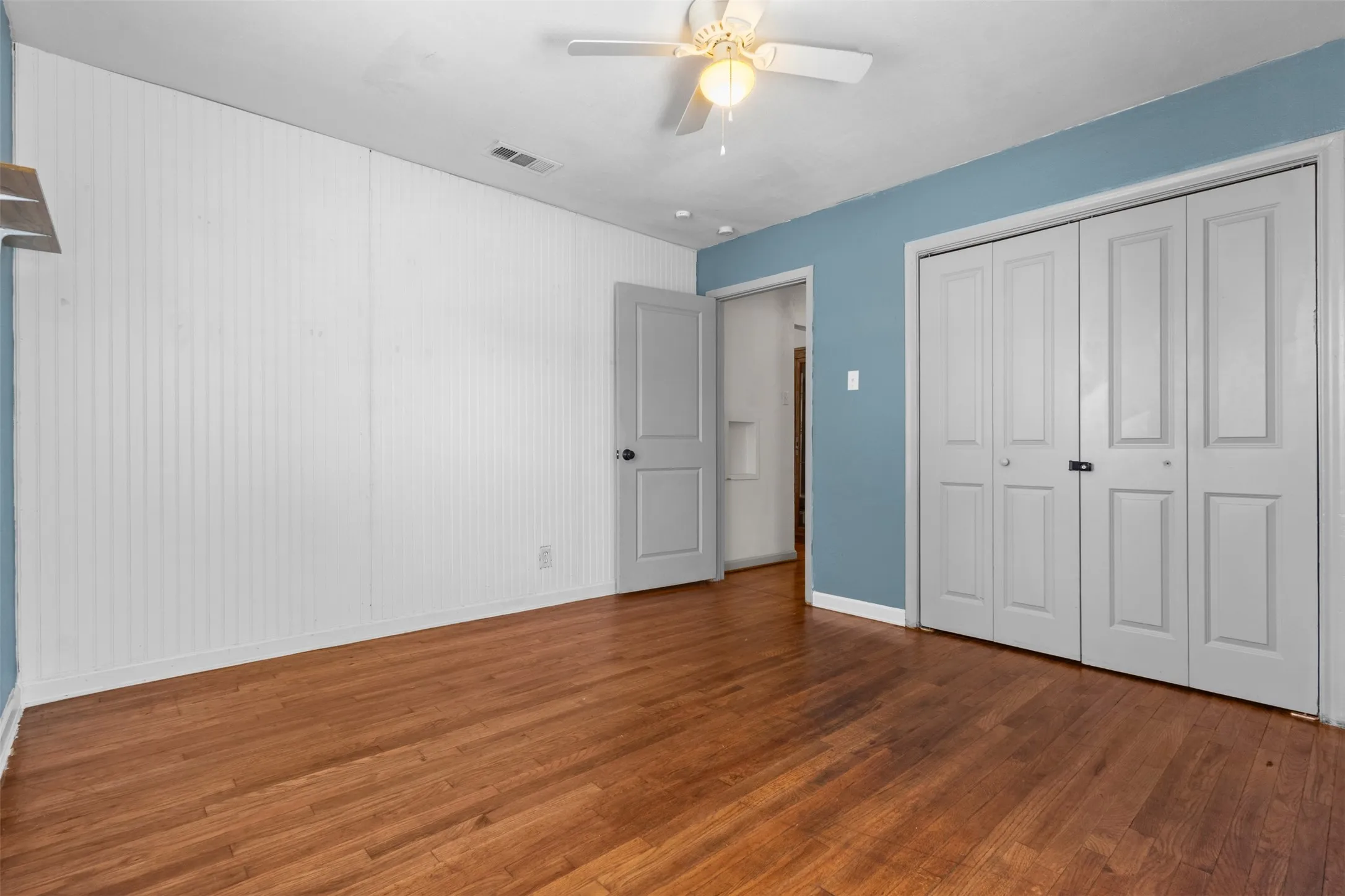 Single Family Residence For Sale in Dallas County , 2006 Boyd Street, Dallas, Texas 75224, 3 Bedroom, 1 Bathroom, Garage spaces, 1,401 Sqft, built in 1952, mls#21406436, Real Estate Agent in Dallas, Homes For Sale in Dallas county, Homes For Sale in Dallas, Realtor in Dallas Texas, Real Estate Brokerage Independent Realty Texas, Luminita Cordes Realtor