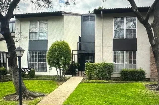 Townhouse For Sale in Dallas County , 9326 Emberglow Lane, Dallas, Texas 75243, 3 Bedroom, 3 Bathroom, 2 Garage spaces, 1,902 Sqft, built in 1972, mls#21406728, Real Estate Agent in Dallas, Homes For Sale in Dallas county, Homes For Sale in Dallas, Realtor in Dallas Texas, Real Estate Brokerage Independent Realty Texas, Luminita Cordes Realtor