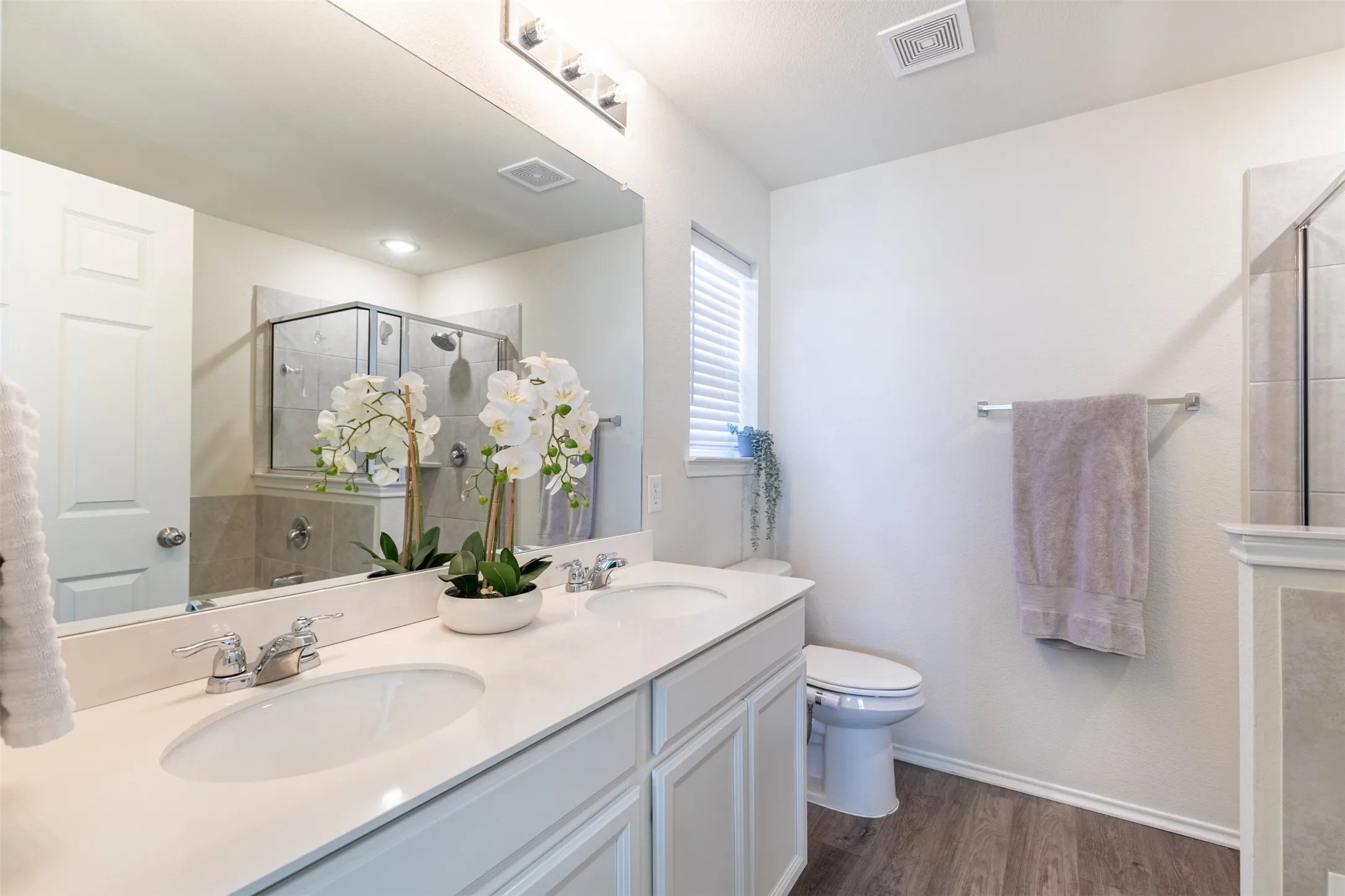 Single Family Residence For Sale in Denton County , 1340 Vernon Drive, Aubrey, Texas 76227, 3 Bedroom, 2 Bathroom, 2 Garage spaces, 1,721 Sqft, built in 2020, mls#21404636, Real Estate Agent in Aubrey, Homes For Sale in Denton county, Homes For Sale in Aubrey, Realtor in Aubrey Texas, Real Estate Brokerage Independent Realty Texas, Luminita Cordes Realtor