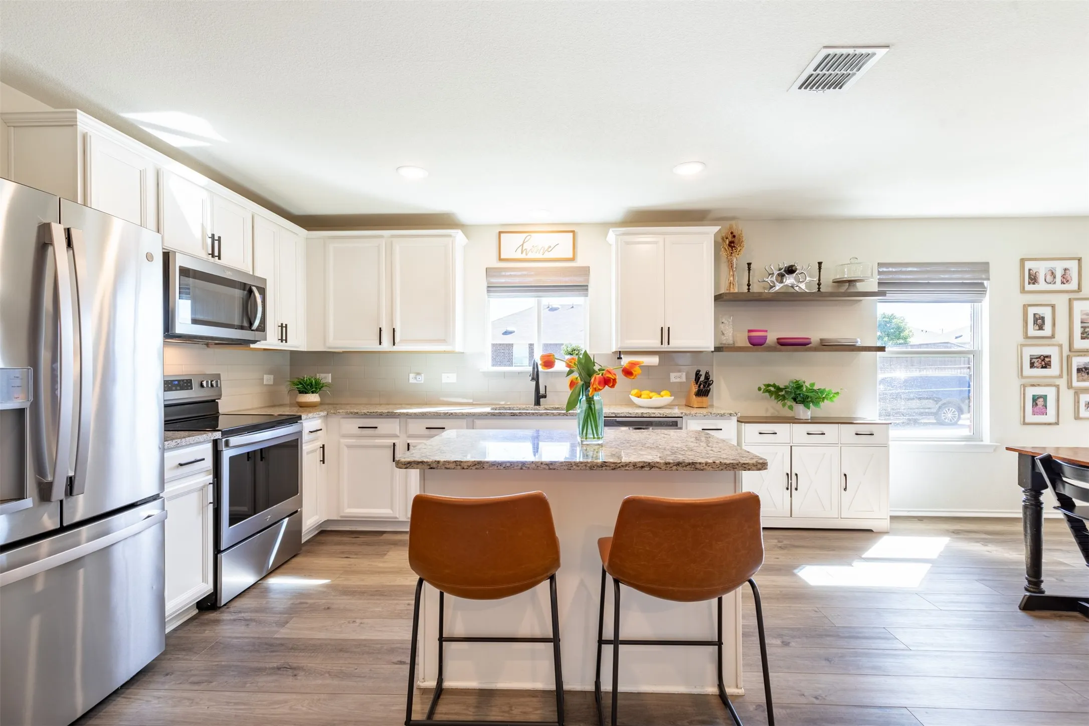 Single Family Residence For Sale in Denton County , 1340 Vernon Drive, Aubrey, Texas 76227, 3 Bedroom, 2 Bathroom, 2 Garage spaces, 1,721 Sqft, built in 2020, mls#21404636, Real Estate Agent in Aubrey, Homes For Sale in Denton county, Homes For Sale in Aubrey, Realtor in Aubrey Texas, Real Estate Brokerage Independent Realty Texas, Luminita Cordes Realtor