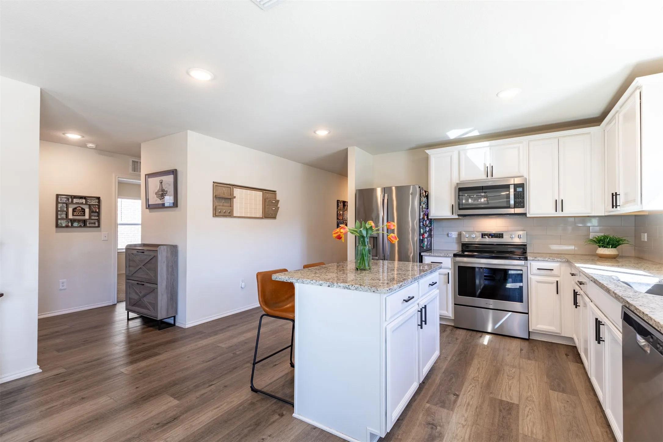 Single Family Residence For Sale in Denton County , 1340 Vernon Drive, Aubrey, Texas 76227, 3 Bedroom, 2 Bathroom, 2 Garage spaces, 1,721 Sqft, built in 2020, mls#21404636, Real Estate Agent in Aubrey, Homes For Sale in Denton county, Homes For Sale in Aubrey, Realtor in Aubrey Texas, Real Estate Brokerage Independent Realty Texas, Luminita Cordes Realtor