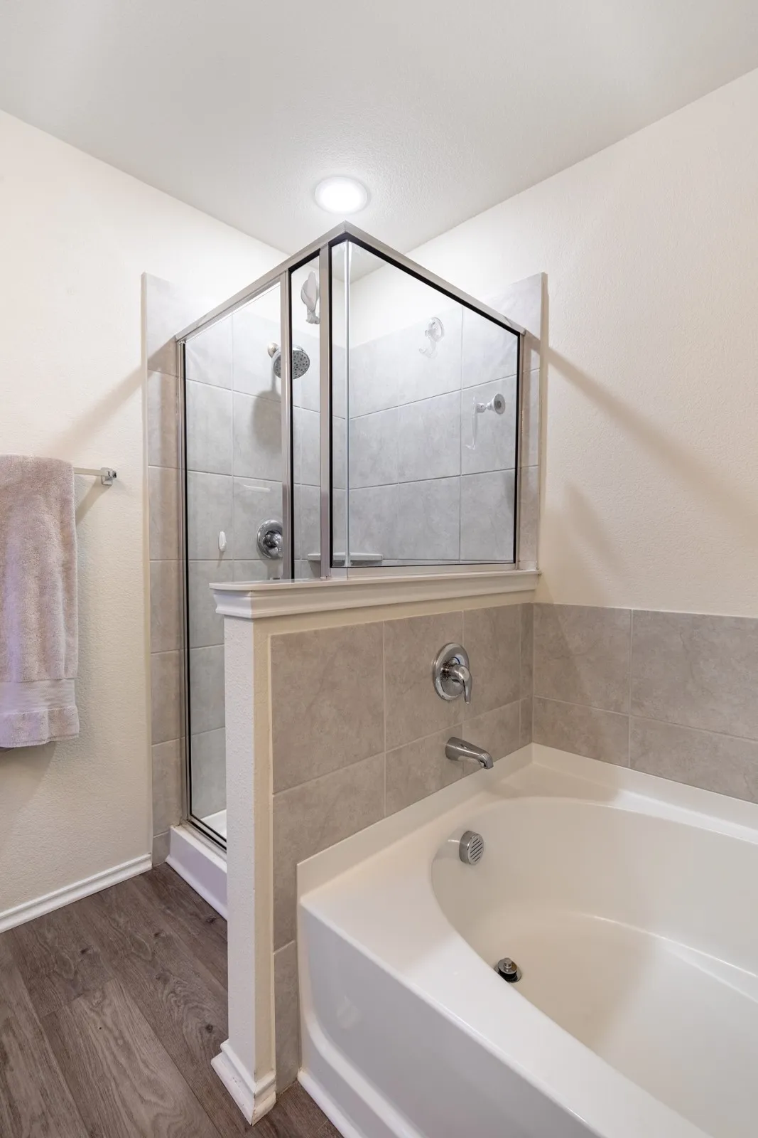 Single Family Residence For Sale in Denton County , 1340 Vernon Drive, Aubrey, Texas 76227, 3 Bedroom, 2 Bathroom, 2 Garage spaces, 1,721 Sqft, built in 2020, mls#21404636, Real Estate Agent in Aubrey, Homes For Sale in Denton county, Homes For Sale in Aubrey, Realtor in Aubrey Texas, Real Estate Brokerage Independent Realty Texas, Luminita Cordes Realtor