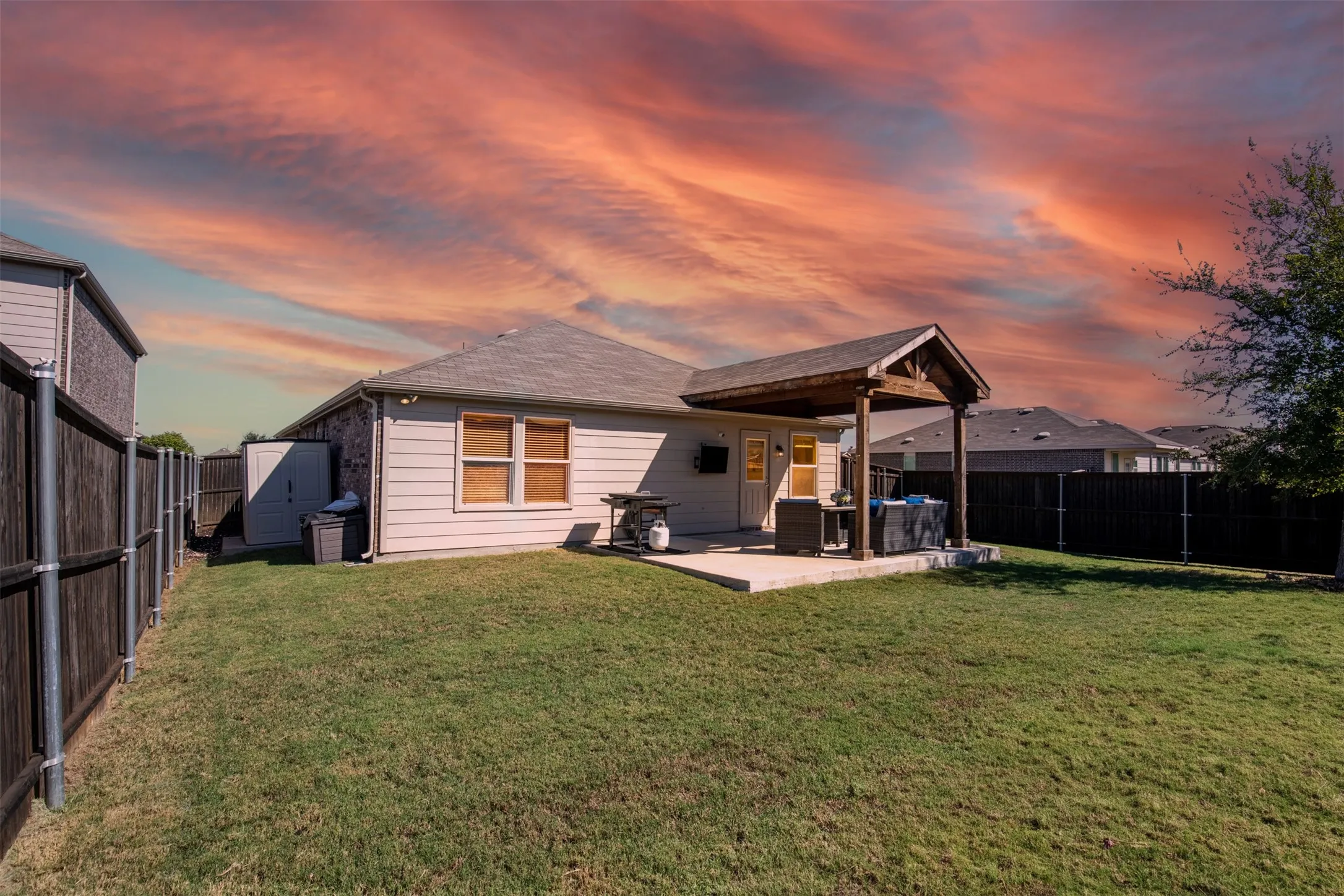 Single Family Residence For Sale in Denton County , 1340 Vernon Drive, Aubrey, Texas 76227, 3 Bedroom, 2 Bathroom, 2 Garage spaces, 1,721 Sqft, built in 2020, mls#21404636, Real Estate Agent in Aubrey, Homes For Sale in Denton county, Homes For Sale in Aubrey, Realtor in Aubrey Texas, Real Estate Brokerage Independent Realty Texas, Luminita Cordes Realtor