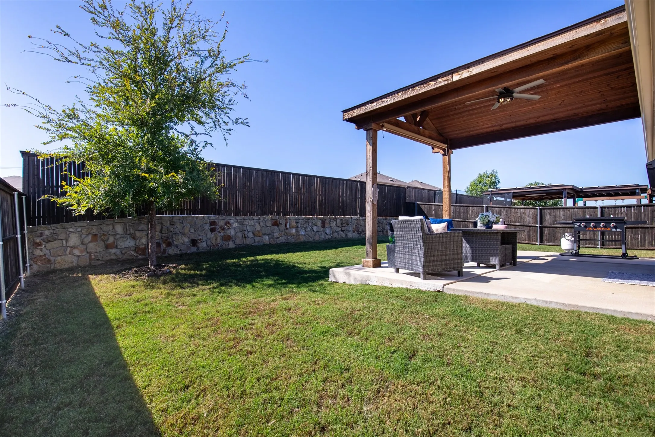 Single Family Residence For Sale in Denton County , 1340 Vernon Drive, Aubrey, Texas 76227, 3 Bedroom, 2 Bathroom, 2 Garage spaces, 1,721 Sqft, built in 2020, mls#21404636, Real Estate Agent in Aubrey, Homes For Sale in Denton county, Homes For Sale in Aubrey, Realtor in Aubrey Texas, Real Estate Brokerage Independent Realty Texas, Luminita Cordes Realtor