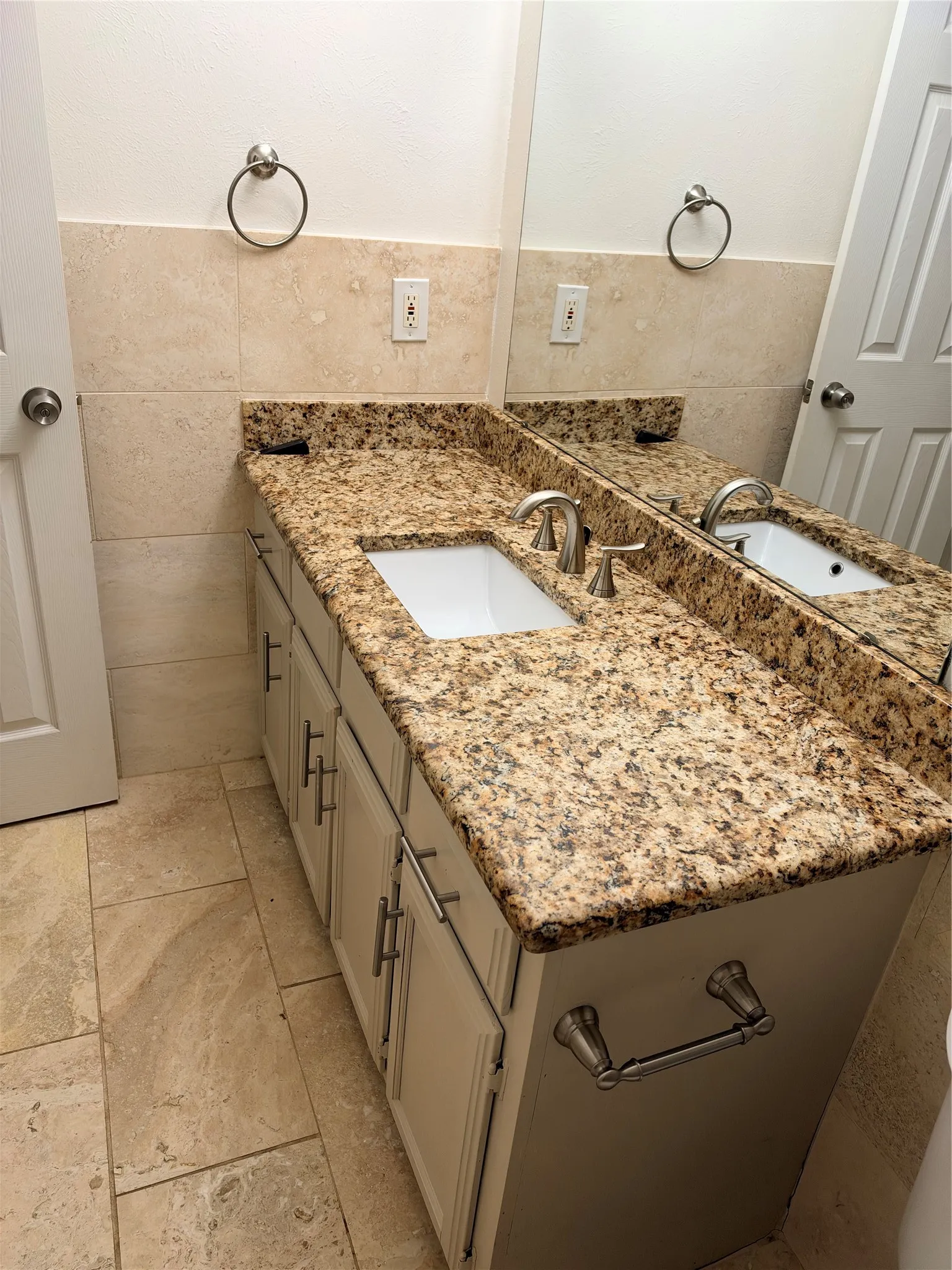 Townhouse For Rent in Dallas County , 118 Country Bend Drive, Duncanville, Texas 75137, 2 Bedroom, 2 Bathroom, Garage spaces, 1,113 Sqft, built in 1983, mls#21406705, Real Estate Agent in Duncanville, Homes For Rent in Dallas county, Homes For Rent in Duncanville, Realtor in Duncanville Texas, Real Estate Brokerage Independent Realty Texas, Luminita Cordes Realtor