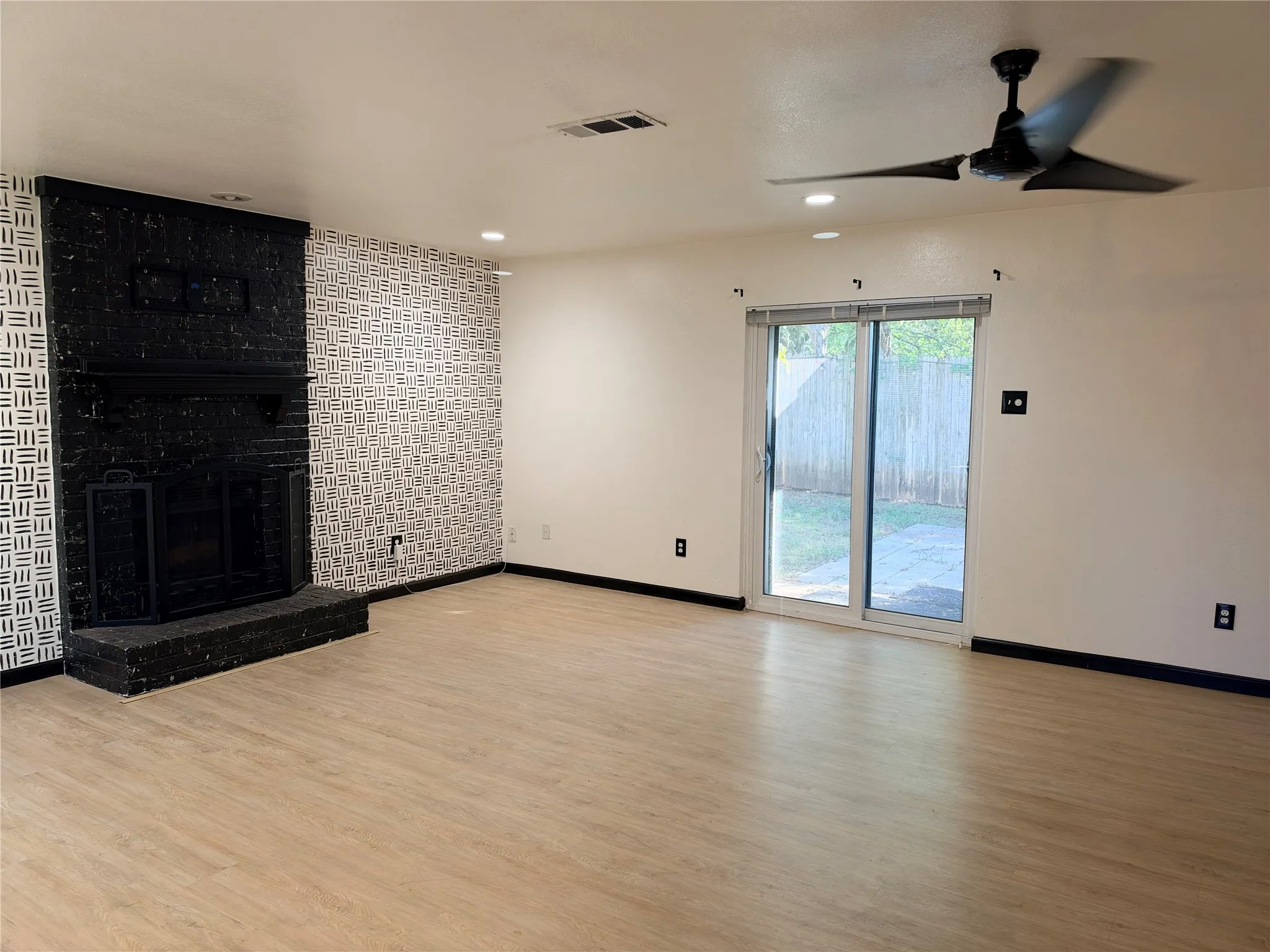 Townhouse For Rent in Dallas County , 118 Country Bend Drive, Duncanville, Texas 75137, 2 Bedroom, 2 Bathroom, Garage spaces, 1,113 Sqft, built in 1983, mls#21406705, Real Estate Agent in Duncanville, Homes For Rent in Dallas county, Homes For Rent in Duncanville, Realtor in Duncanville Texas, Real Estate Brokerage Independent Realty Texas, Luminita Cordes Realtor
