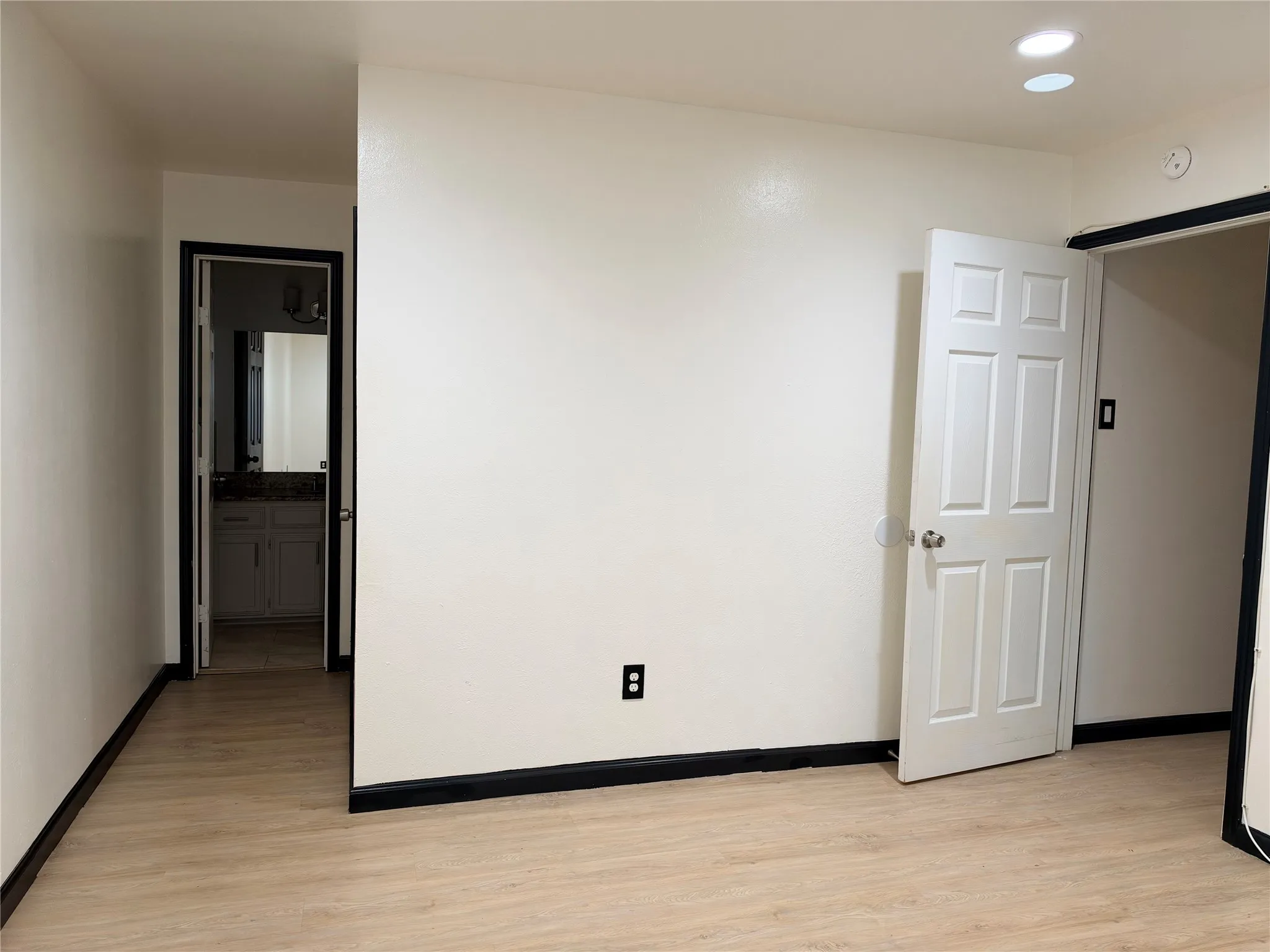 Townhouse For Rent in Dallas County , 118 Country Bend Drive, Duncanville, Texas 75137, 2 Bedroom, 2 Bathroom, Garage spaces, 1,113 Sqft, built in 1983, mls#21406705, Real Estate Agent in Duncanville, Homes For Rent in Dallas county, Homes For Rent in Duncanville, Realtor in Duncanville Texas, Real Estate Brokerage Independent Realty Texas, Luminita Cordes Realtor