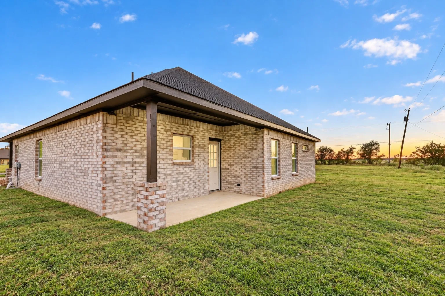 Single Family Residence For Sale in Henderson County , 105 Cedar Elm Road, Trinidad, Texas 75163, 3 Bedroom, 2 Bathroom, 2 Garage spaces, 1,567 Sqft, built in 2026, mls#21404411, Real Estate Agent in Trinidad, Homes For Sale in Henderson county, Homes For Sale in Trinidad, Realtor in Trinidad Texas, Real Estate Brokerage Independent Realty Texas, Luminita Cordes Realtor