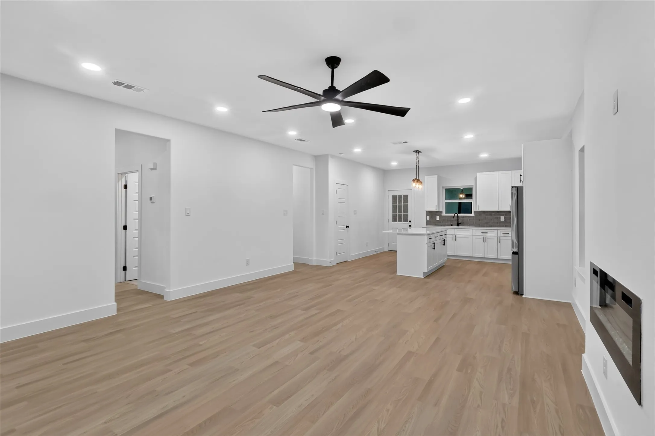 Single Family Residence For Sale in Henderson County , 105 Cedar Elm Road, Trinidad, Texas 75163, 3 Bedroom, 2 Bathroom, 2 Garage spaces, 1,567 Sqft, built in 2026, mls#21404411, Real Estate Agent in Trinidad, Homes For Sale in Henderson county, Homes For Sale in Trinidad, Realtor in Trinidad Texas, Real Estate Brokerage Independent Realty Texas, Luminita Cordes Realtor
