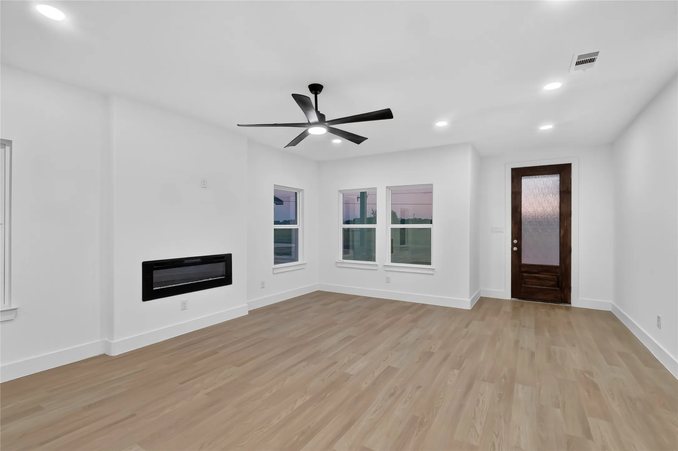 Single Family Residence For Sale in Henderson County , 105 Cedar Elm Road, Trinidad, Texas 75163, 3 Bedroom, 2 Bathroom, 2 Garage spaces, 1,567 Sqft, built in 2026, mls#21404411, Real Estate Agent in Trinidad, Homes For Sale in Henderson county, Homes For Sale in Trinidad, Realtor in Trinidad Texas, Real Estate Brokerage Independent Realty Texas, Luminita Cordes Realtor