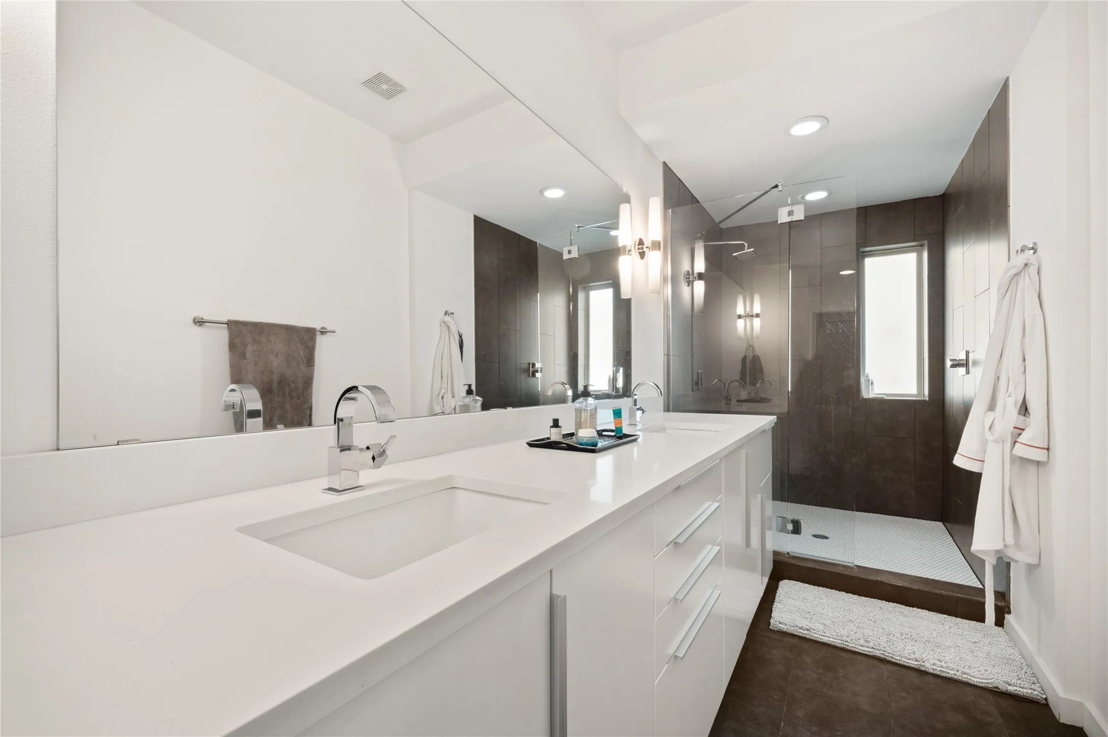 Condominium For Sale in Dallas County , 5708 Bryan Parkway A, Dallas, Texas 75206, 2 Bedroom, 3 Bathroom, 2 Garage spaces, 1,958 Sqft, built in 2016, mls#21393698, Real Estate Agent in Dallas, Homes For Sale in Dallas county, Homes For Sale in Dallas, Realtor in Dallas Texas, Real Estate Brokerage Independent Realty Texas, Luminita Cordes Realtor