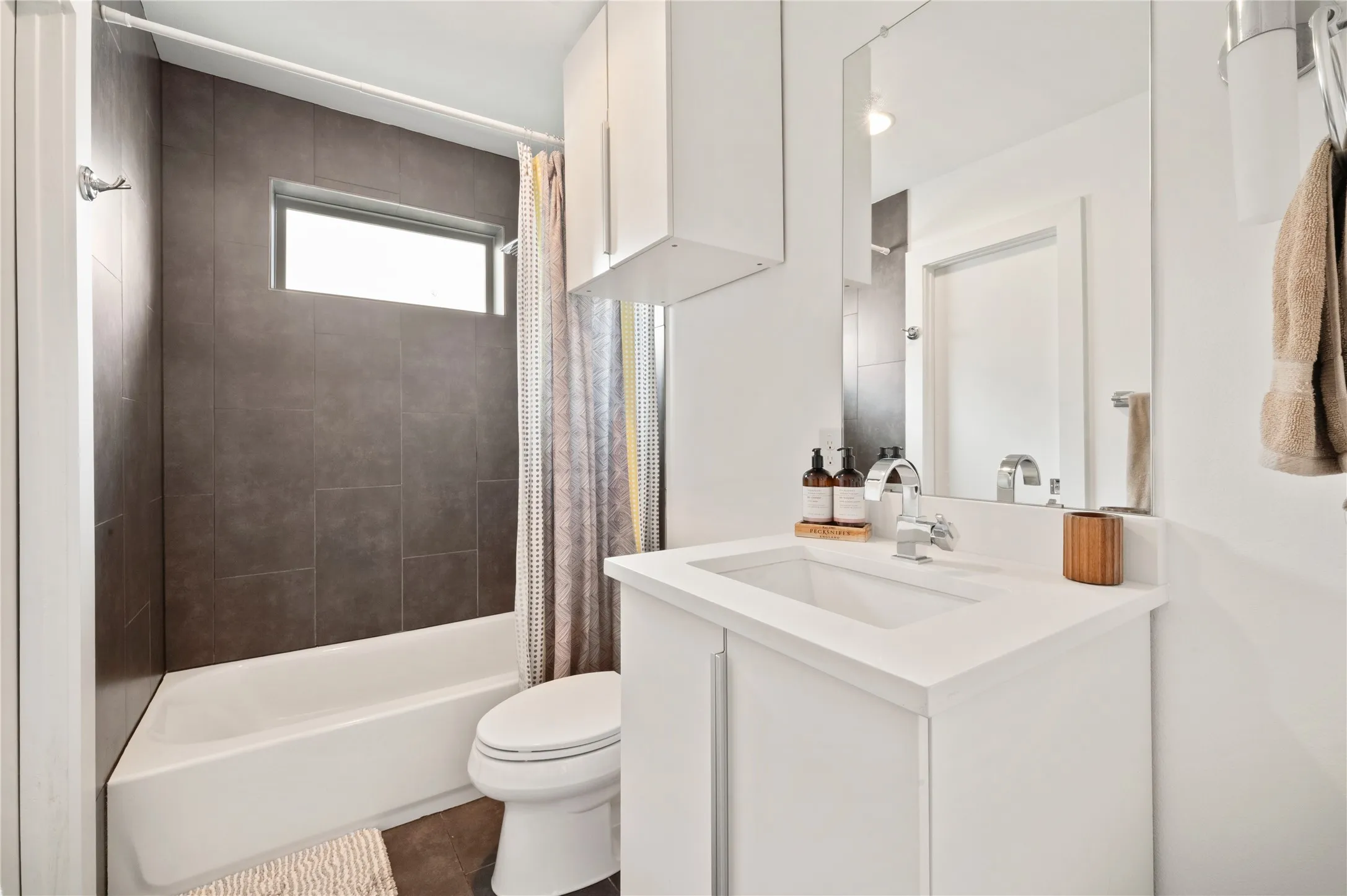 Condominium For Sale in Dallas County , 5708 Bryan Parkway A, Dallas, Texas 75206, 2 Bedroom, 3 Bathroom, 2 Garage spaces, 1,958 Sqft, built in 2016, mls#21393698, Real Estate Agent in Dallas, Homes For Sale in Dallas county, Homes For Sale in Dallas, Realtor in Dallas Texas, Real Estate Brokerage Independent Realty Texas, Luminita Cordes Realtor