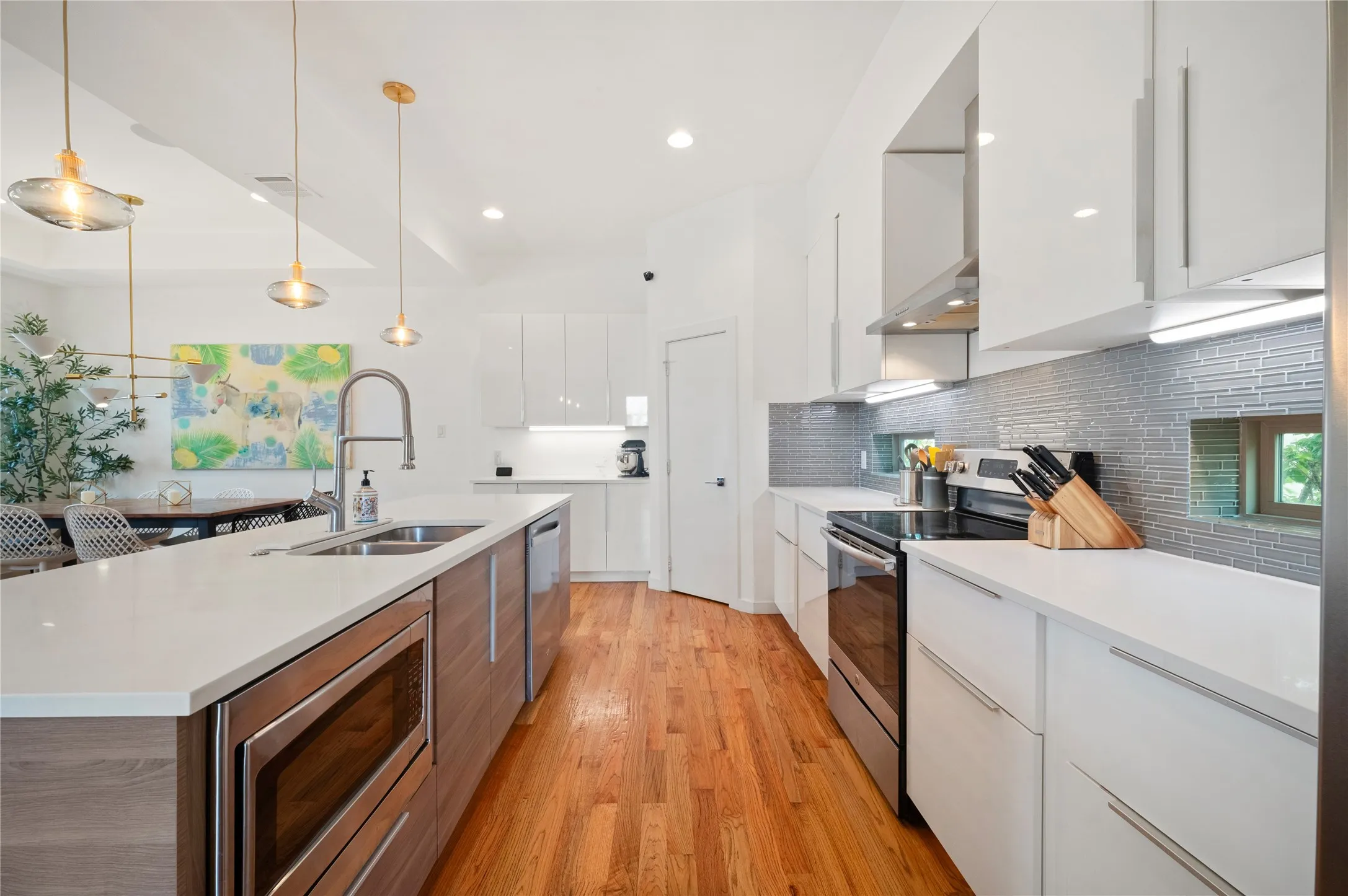 Condominium For Sale in Dallas County , 5708 Bryan Parkway A, Dallas, Texas 75206, 2 Bedroom, 3 Bathroom, 2 Garage spaces, 1,958 Sqft, built in 2016, mls#21393698, Real Estate Agent in Dallas, Homes For Sale in Dallas county, Homes For Sale in Dallas, Realtor in Dallas Texas, Real Estate Brokerage Independent Realty Texas, Luminita Cordes Realtor