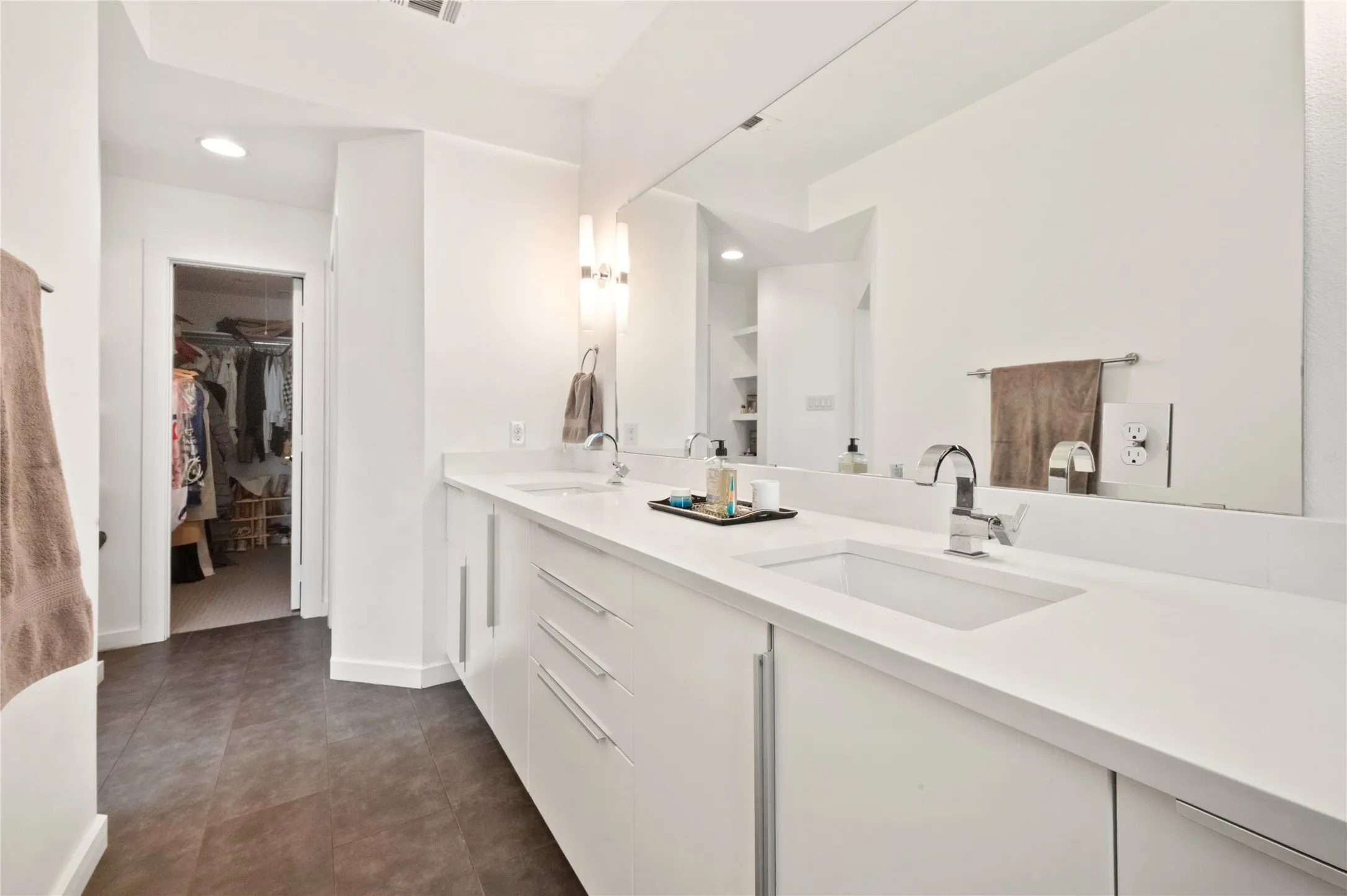 Condominium For Sale in Dallas County , 5708 Bryan Parkway A, Dallas, Texas 75206, 2 Bedroom, 3 Bathroom, 2 Garage spaces, 1,958 Sqft, built in 2016, mls#21393698, Real Estate Agent in Dallas, Homes For Sale in Dallas county, Homes For Sale in Dallas, Realtor in Dallas Texas, Real Estate Brokerage Independent Realty Texas, Luminita Cordes Realtor