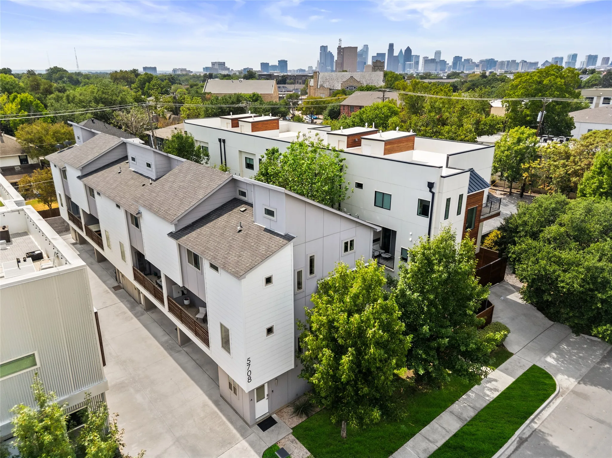 Condominium For Sale in Dallas County , 5708 Bryan Parkway A, Dallas, Texas 75206, 2 Bedroom, 3 Bathroom, 2 Garage spaces, 1,958 Sqft, built in 2016, mls#21393698, Real Estate Agent in Dallas, Homes For Sale in Dallas county, Homes For Sale in Dallas, Realtor in Dallas Texas, Real Estate Brokerage Independent Realty Texas, Luminita Cordes Realtor