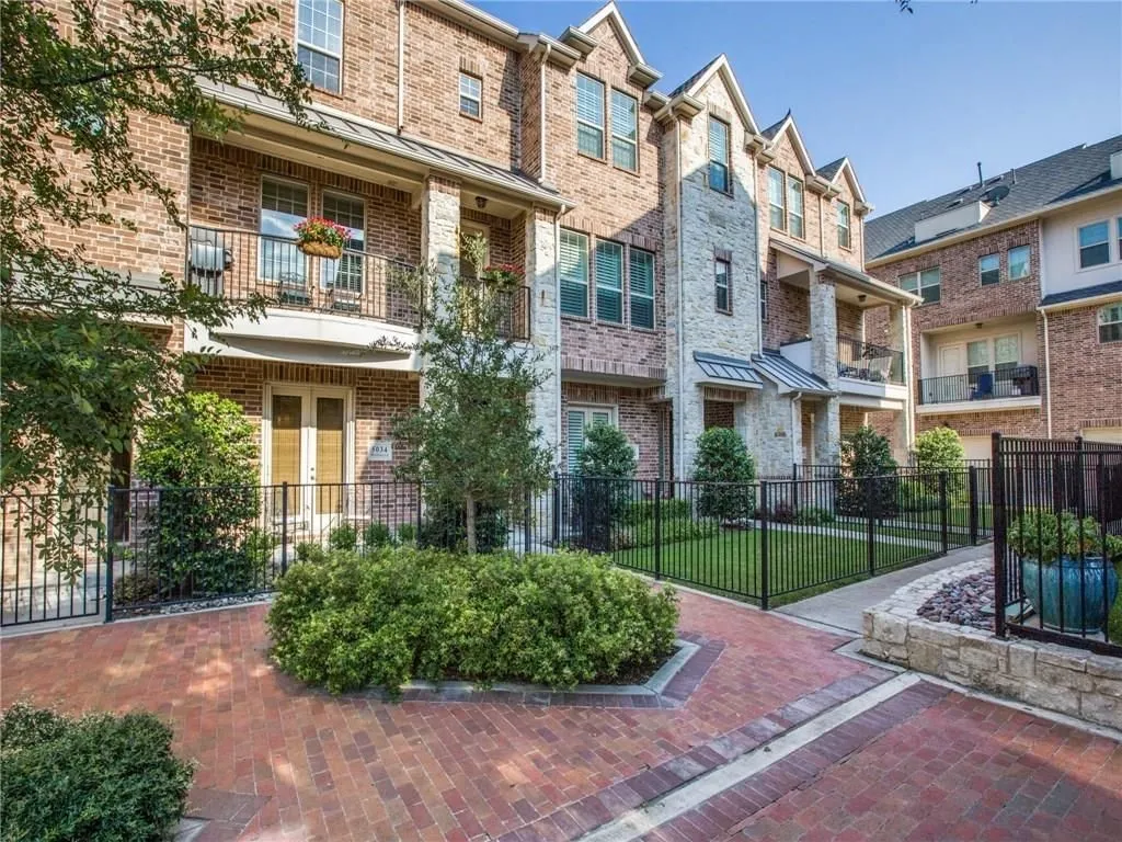 Townhouse For Rent in Dallas County , 5034 Meridian Lane, Addison, Texas 75001, 3 Bedroom, 4 Bathroom, 2 Garage spaces, 2,166 Sqft, built in 2014, mls#21406716, Real Estate Agent in Addison, Homes For Rent in Dallas county, Homes For Rent in Addison, Realtor in Addison Texas, Real Estate Brokerage Independent Realty Texas, Luminita Cordes Realtor