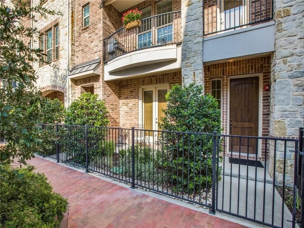 Townhouse For Rent in Dallas County , 5034 Meridian Lane, Addison, Texas 75001, 3 Bedroom, 4 Bathroom, 2 Garage spaces, 2,166 Sqft, built in 2014, mls#21406716, Real Estate Agent in Addison, Homes For Rent in Dallas county, Homes For Rent in Addison, Realtor in Addison Texas, Real Estate Brokerage Independent Realty Texas, Luminita Cordes Realtor
