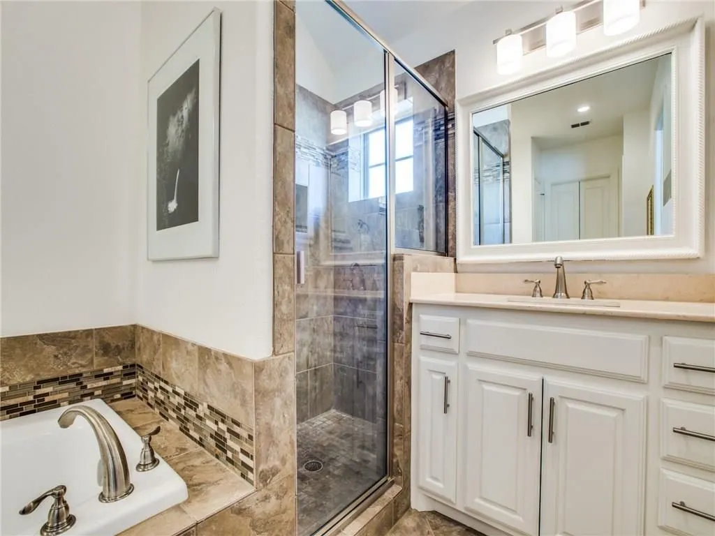 Townhouse For Rent in Dallas County , 5034 Meridian Lane, Addison, Texas 75001, 3 Bedroom, 4 Bathroom, 2 Garage spaces, 2,166 Sqft, built in 2014, mls#21406716, Real Estate Agent in Addison, Homes For Rent in Dallas county, Homes For Rent in Addison, Realtor in Addison Texas, Real Estate Brokerage Independent Realty Texas, Luminita Cordes Realtor