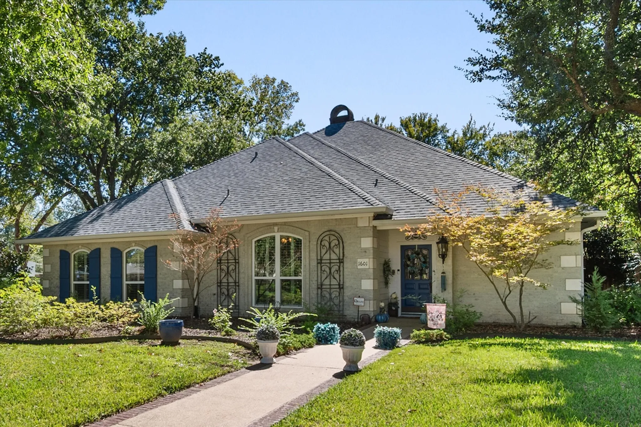 Single Family Residence For Sale in Navarro County , 1601 Bridle Path, Corsicana, Texas 75110, 4 Bedroom, 3 Bathroom, 3 Garage spaces, 2,597 Sqft, built in 1988, mls#21403680, Real Estate Agent in Corsicana, Homes For Sale in Navarro county, Homes For Sale in Corsicana, Realtor in Corsicana Texas, Real Estate Brokerage Independent Realty Texas, Luminita Cordes Realtor