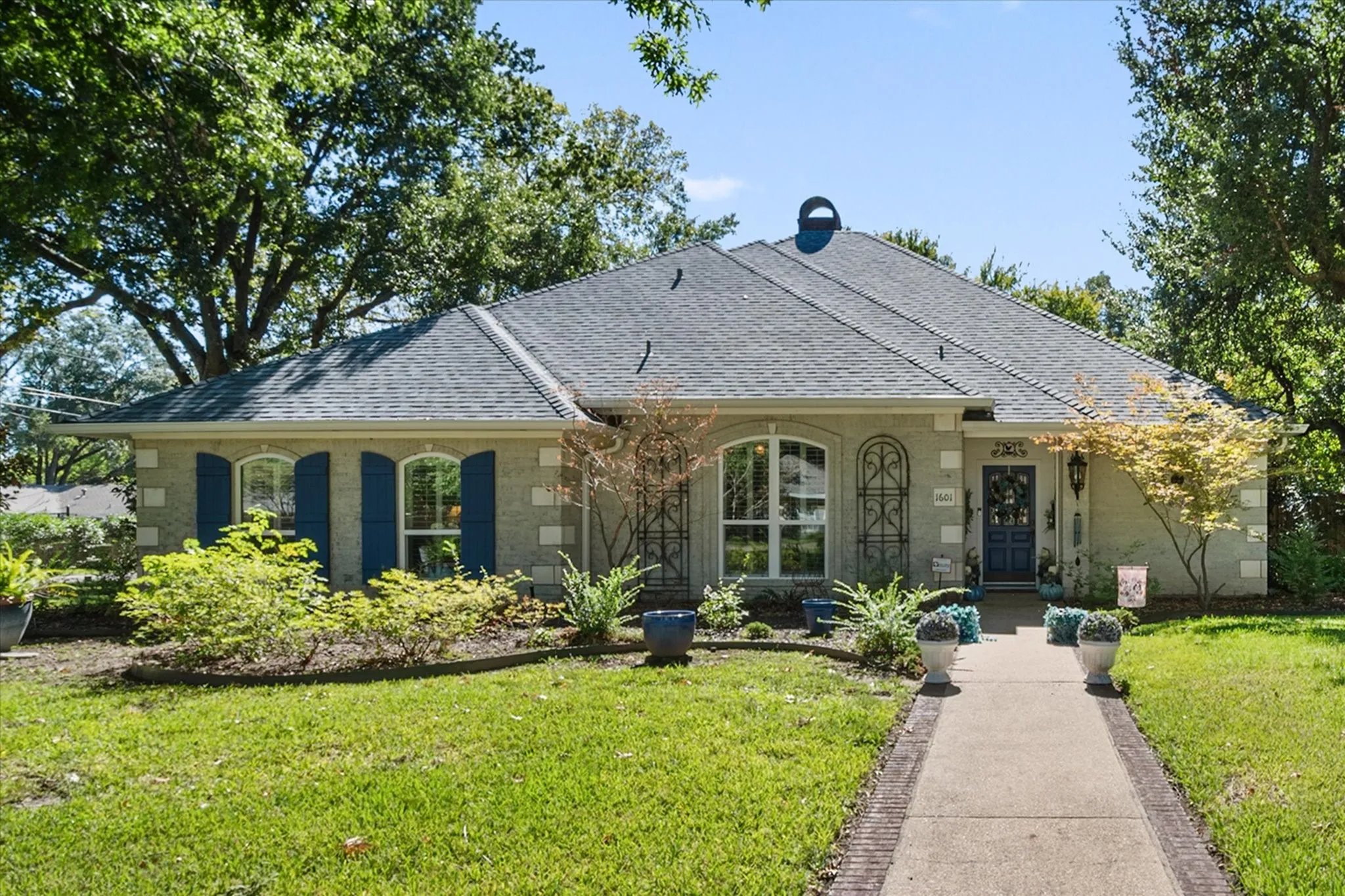 Single Family Residence For Sale in Navarro County , 1601 Bridle Path, Corsicana, Texas 75110, 4 Bedroom, 3 Bathroom, 3 Garage spaces, 2,597 Sqft, built in 1988, mls#21403680, Real Estate Agent in Corsicana, Homes For Sale in Navarro county, Homes For Sale in Corsicana, Realtor in Corsicana Texas, Real Estate Brokerage Independent Realty Texas, Luminita Cordes Realtor