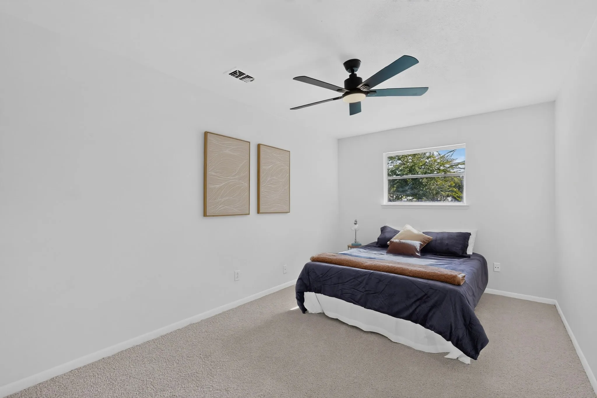 Single Family Residence For Rent in Tarrant County , 5451 Lubbock Avenue, Fort Worth, Texas 76133, 4 Bedroom, 2 Bathroom, 1 Garage spaces, 2,128 Sqft, built in 1965, mls#21406731, Real Estate Agent in Fort Worth, Homes For Rent in Tarrant county, Homes For Rent in Fort Worth, Realtor in Fort Worth Texas, Real Estate Brokerage Independent Realty Texas, Luminita Cordes Realtor