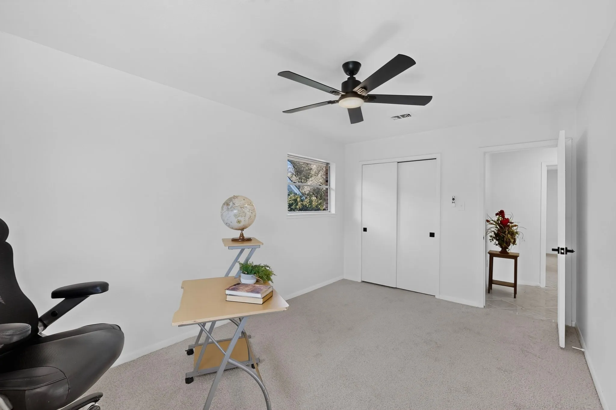 Single Family Residence For Rent in Tarrant County , 5451 Lubbock Avenue, Fort Worth, Texas 76133, 4 Bedroom, 2 Bathroom, 1 Garage spaces, 2,128 Sqft, built in 1965, mls#21406731, Real Estate Agent in Fort Worth, Homes For Rent in Tarrant county, Homes For Rent in Fort Worth, Realtor in Fort Worth Texas, Real Estate Brokerage Independent Realty Texas, Luminita Cordes Realtor