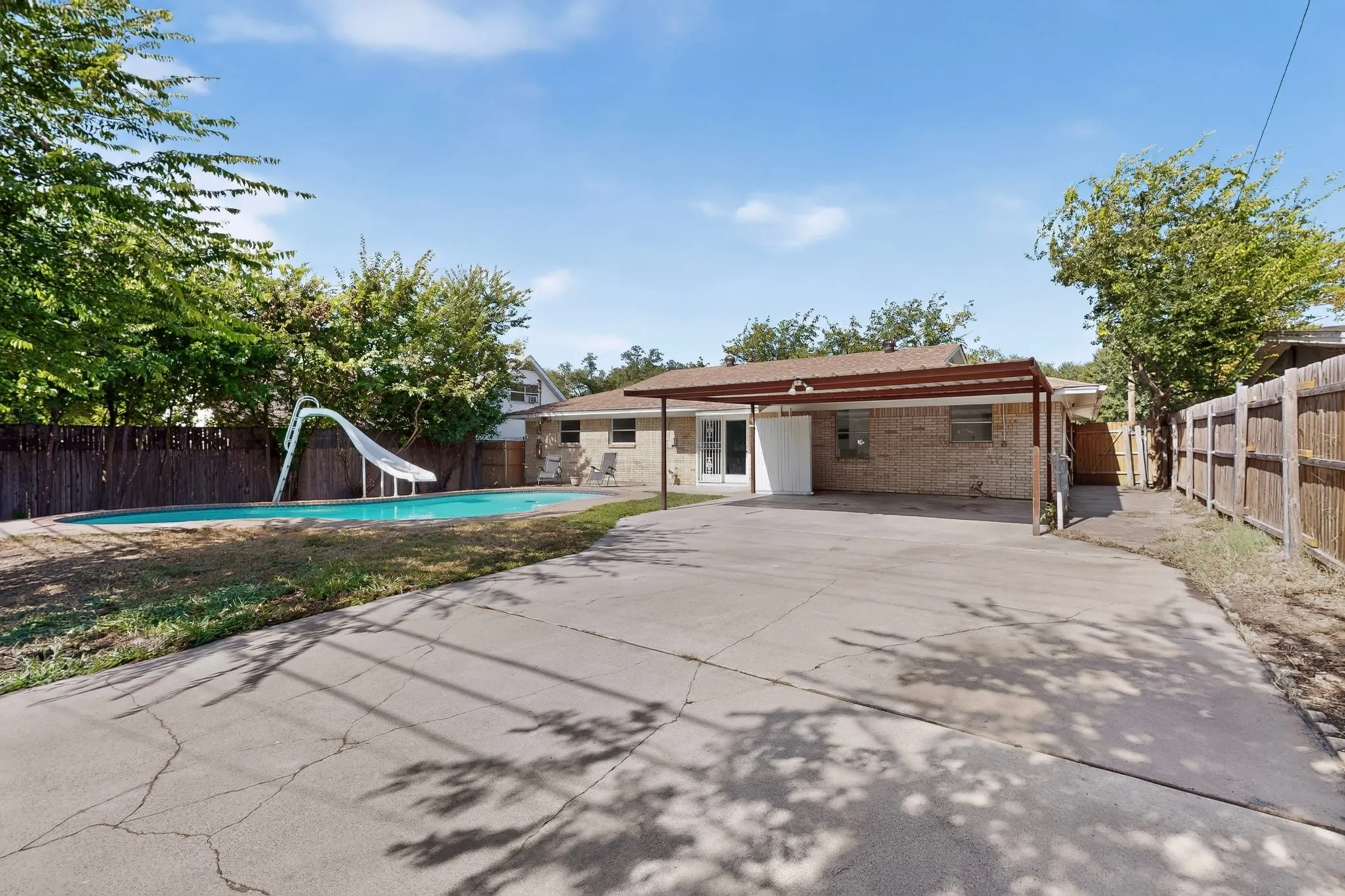 Single Family Residence For Rent in Tarrant County , 5451 Lubbock Avenue, Fort Worth, Texas 76133, 4 Bedroom, 2 Bathroom, 1 Garage spaces, 2,128 Sqft, built in 1965, mls#21406731, Real Estate Agent in Fort Worth, Homes For Rent in Tarrant county, Homes For Rent in Fort Worth, Realtor in Fort Worth Texas, Real Estate Brokerage Independent Realty Texas, Luminita Cordes Realtor