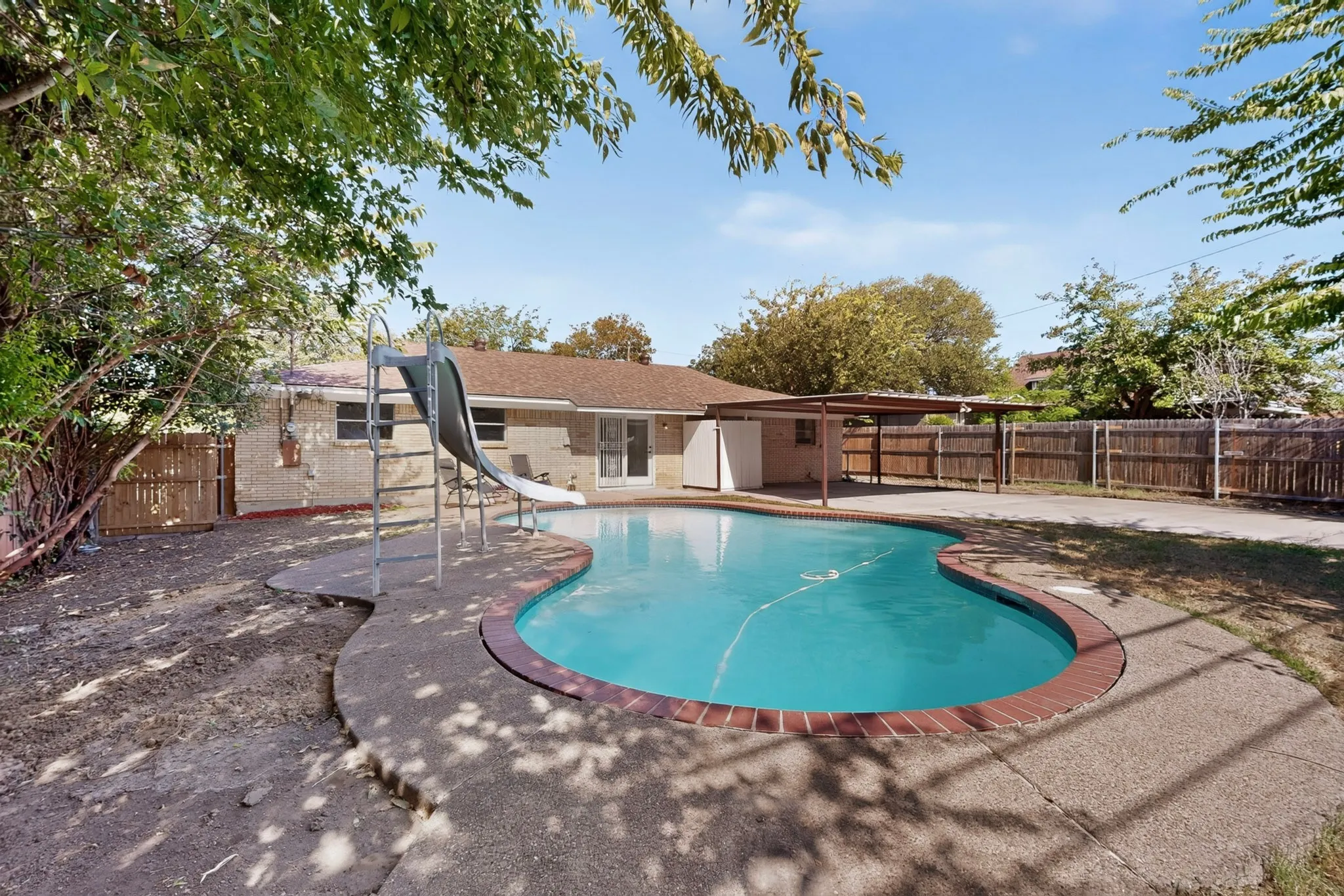 Single Family Residence For Rent in Tarrant County , 5451 Lubbock Avenue, Fort Worth, Texas 76133, 4 Bedroom, 2 Bathroom, 1 Garage spaces, 2,128 Sqft, built in 1965, mls#21406731, Real Estate Agent in Fort Worth, Homes For Rent in Tarrant county, Homes For Rent in Fort Worth, Realtor in Fort Worth Texas, Real Estate Brokerage Independent Realty Texas, Luminita Cordes Realtor