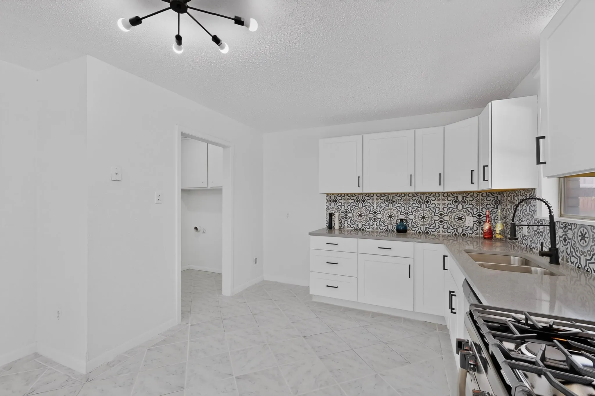 Single Family Residence For Rent in Tarrant County , 5451 Lubbock Avenue, Fort Worth, Texas 76133, 4 Bedroom, 2 Bathroom, 1 Garage spaces, 2,128 Sqft, built in 1965, mls#21406731, Real Estate Agent in Fort Worth, Homes For Rent in Tarrant county, Homes For Rent in Fort Worth, Realtor in Fort Worth Texas, Real Estate Brokerage Independent Realty Texas, Luminita Cordes Realtor