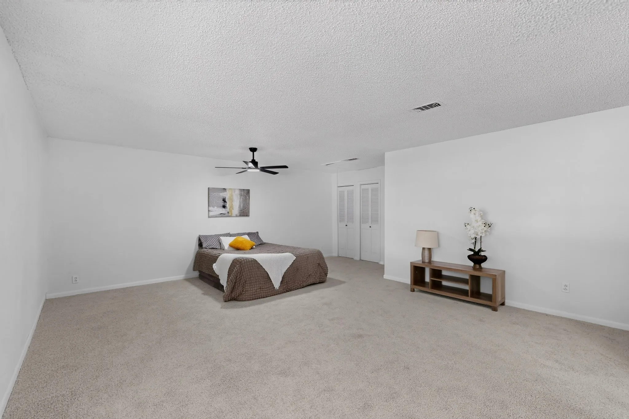 Single Family Residence For Rent in Tarrant County , 5451 Lubbock Avenue, Fort Worth, Texas 76133, 4 Bedroom, 2 Bathroom, 1 Garage spaces, 2,128 Sqft, built in 1965, mls#21406731, Real Estate Agent in Fort Worth, Homes For Rent in Tarrant county, Homes For Rent in Fort Worth, Realtor in Fort Worth Texas, Real Estate Brokerage Independent Realty Texas, Luminita Cordes Realtor