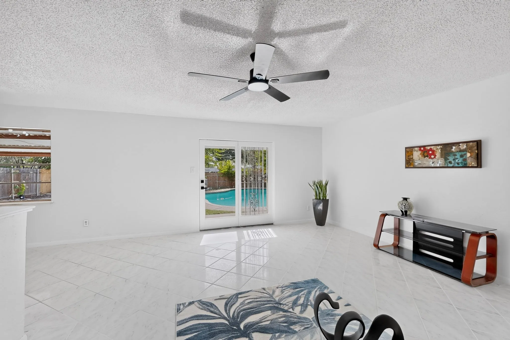 Single Family Residence For Rent in Tarrant County , 5451 Lubbock Avenue, Fort Worth, Texas 76133, 4 Bedroom, 2 Bathroom, 1 Garage spaces, 2,128 Sqft, built in 1965, mls#21406731, Real Estate Agent in Fort Worth, Homes For Rent in Tarrant county, Homes For Rent in Fort Worth, Realtor in Fort Worth Texas, Real Estate Brokerage Independent Realty Texas, Luminita Cordes Realtor