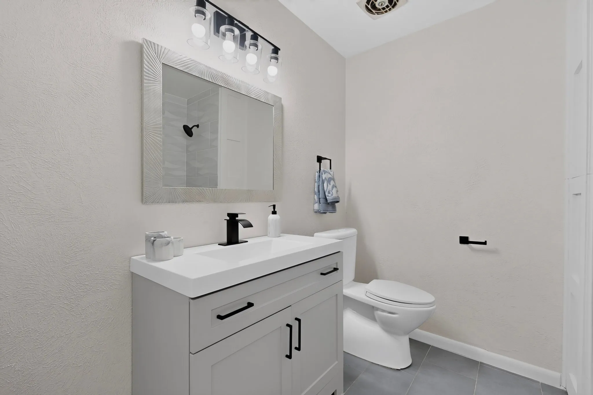 Single Family Residence For Rent in Tarrant County , 5451 Lubbock Avenue, Fort Worth, Texas 76133, 4 Bedroom, 2 Bathroom, 1 Garage spaces, 2,128 Sqft, built in 1965, mls#21406731, Real Estate Agent in Fort Worth, Homes For Rent in Tarrant county, Homes For Rent in Fort Worth, Realtor in Fort Worth Texas, Real Estate Brokerage Independent Realty Texas, Luminita Cordes Realtor